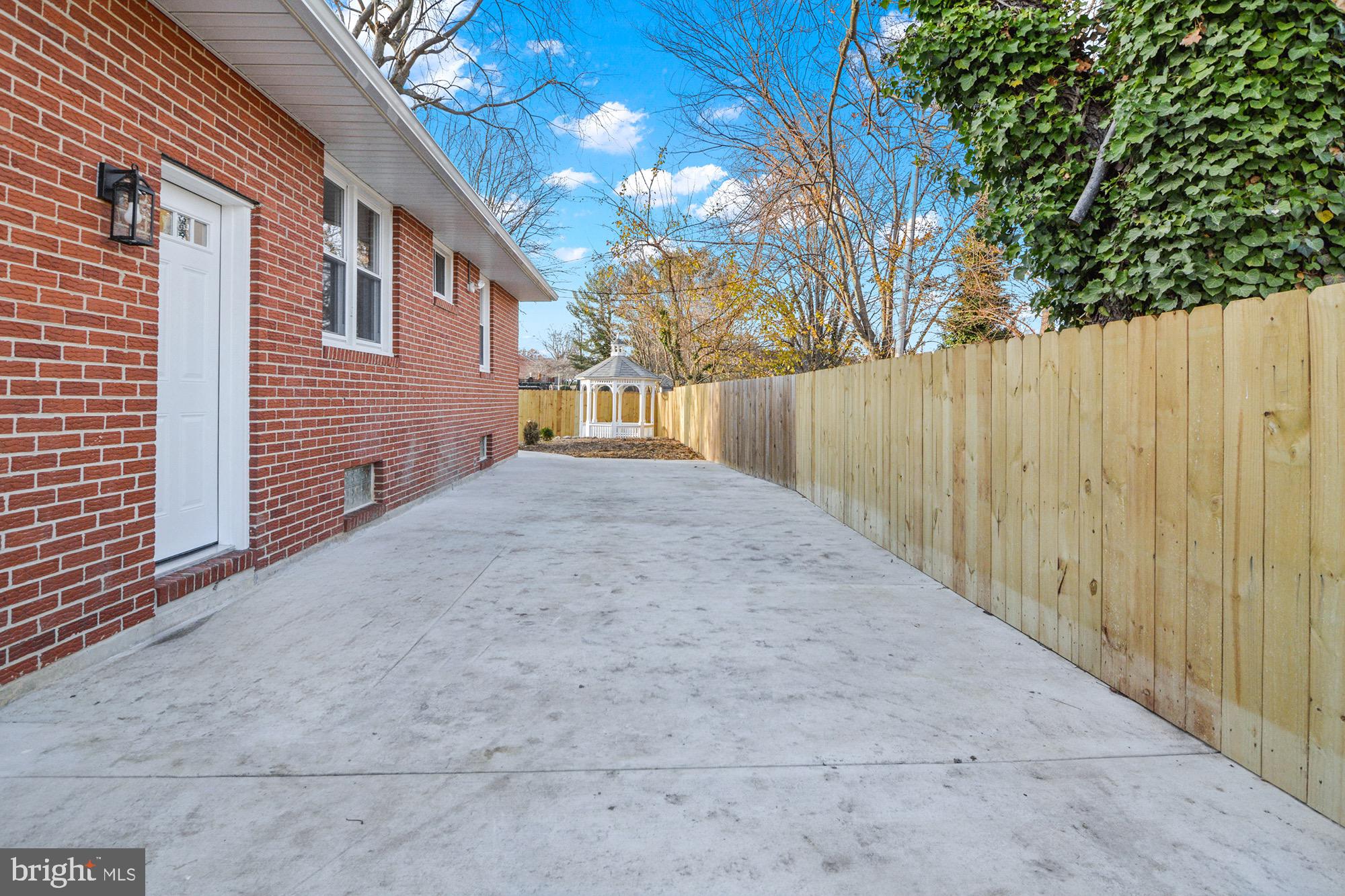 HAMILTON HILLS - Residential