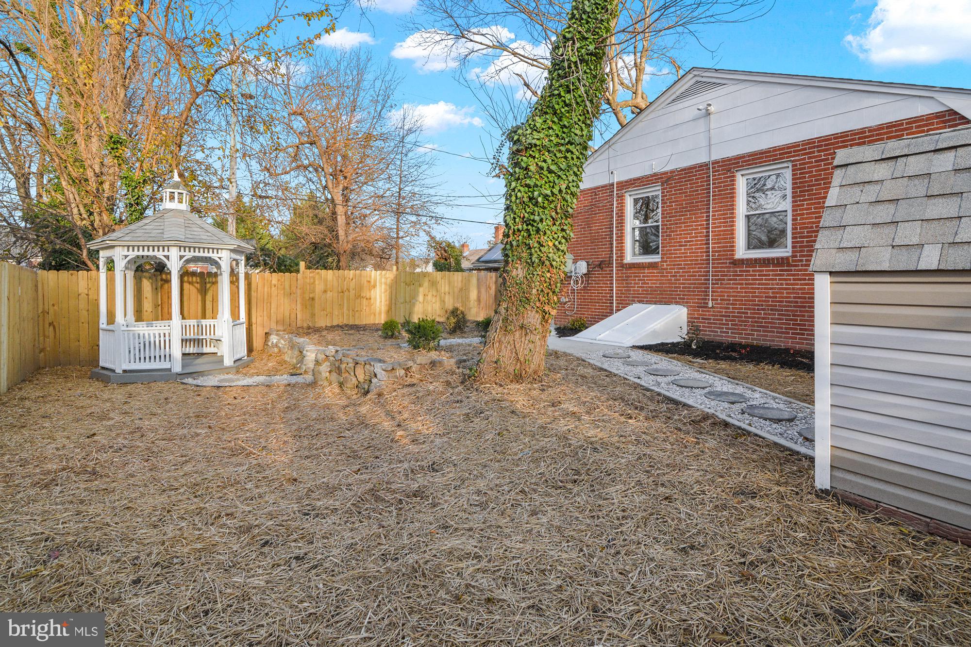 HAMILTON HILLS - Residential