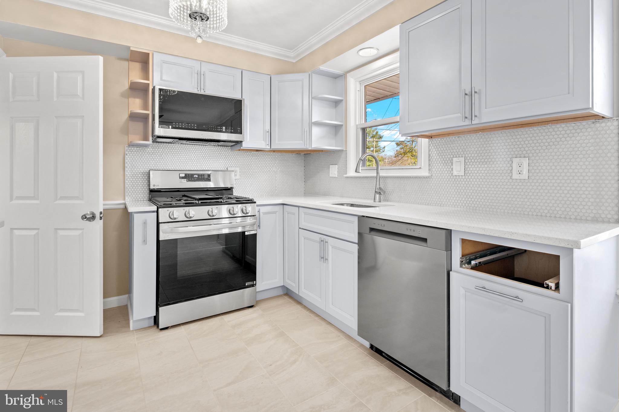 HAMILTON HILLS - Residential