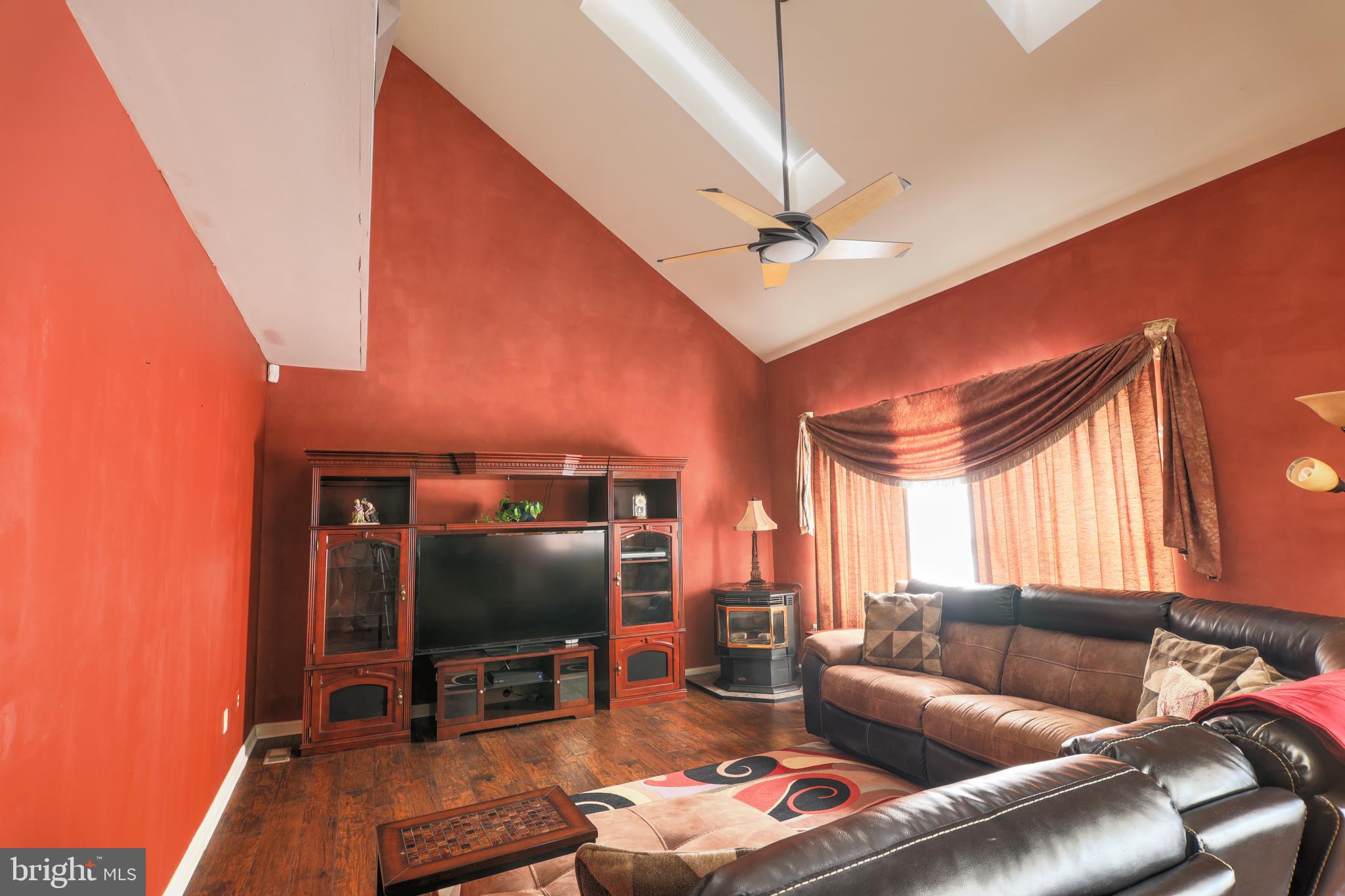 COUNTRYSIDE - Residential