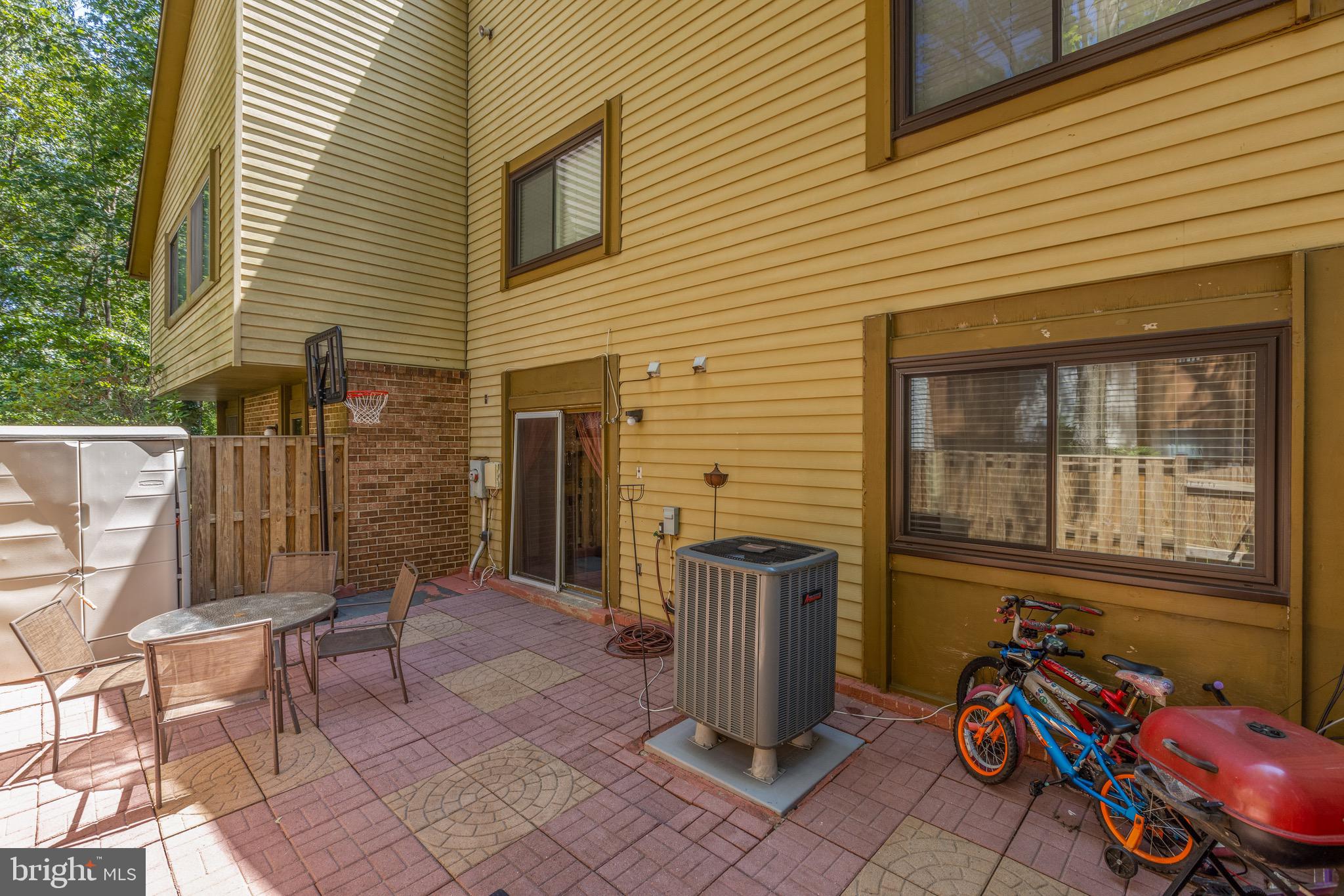 BURKE CENTRE CONSERVANCY - Residential Lease