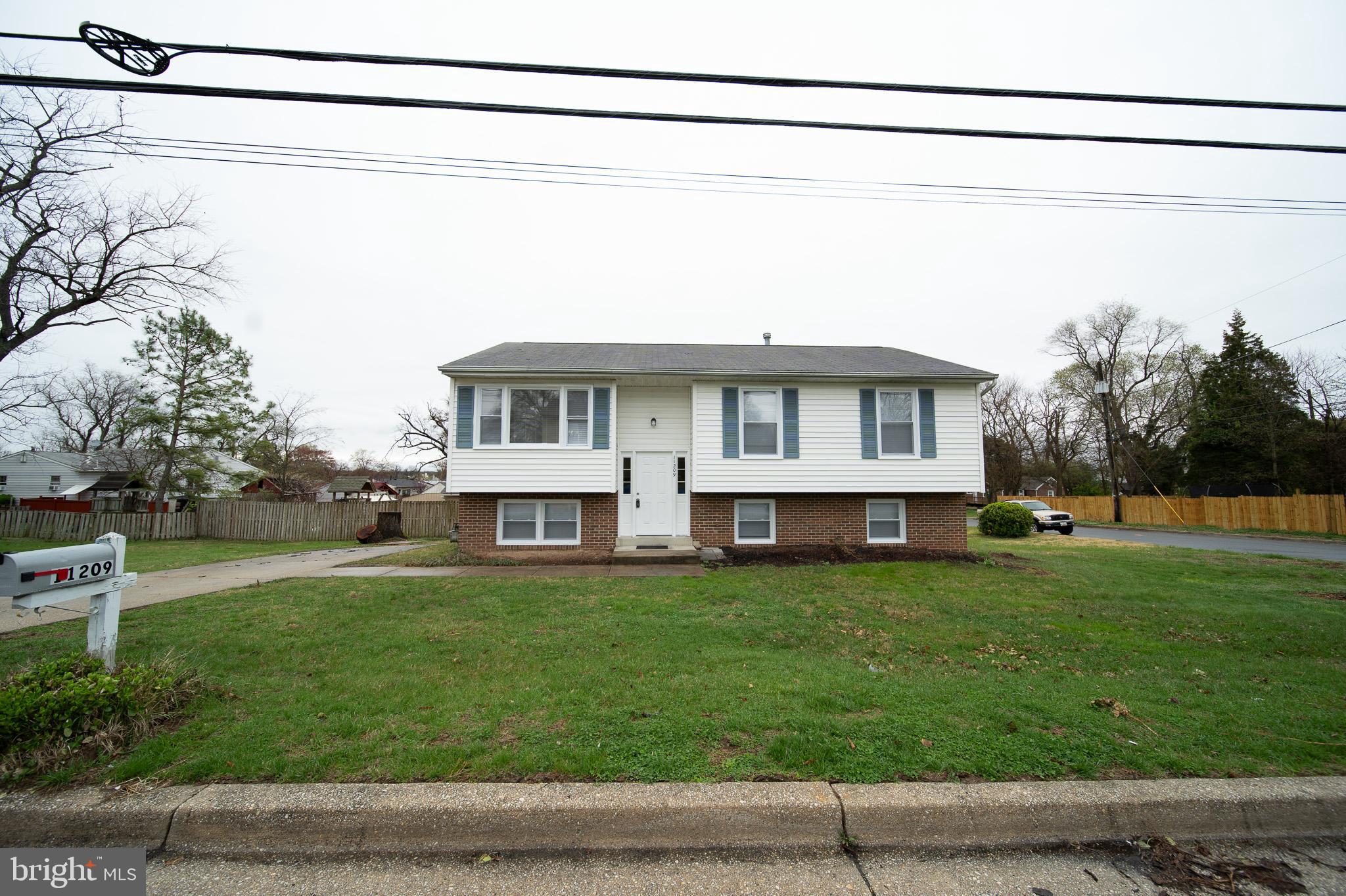 11209 CAROLINE AVENUE