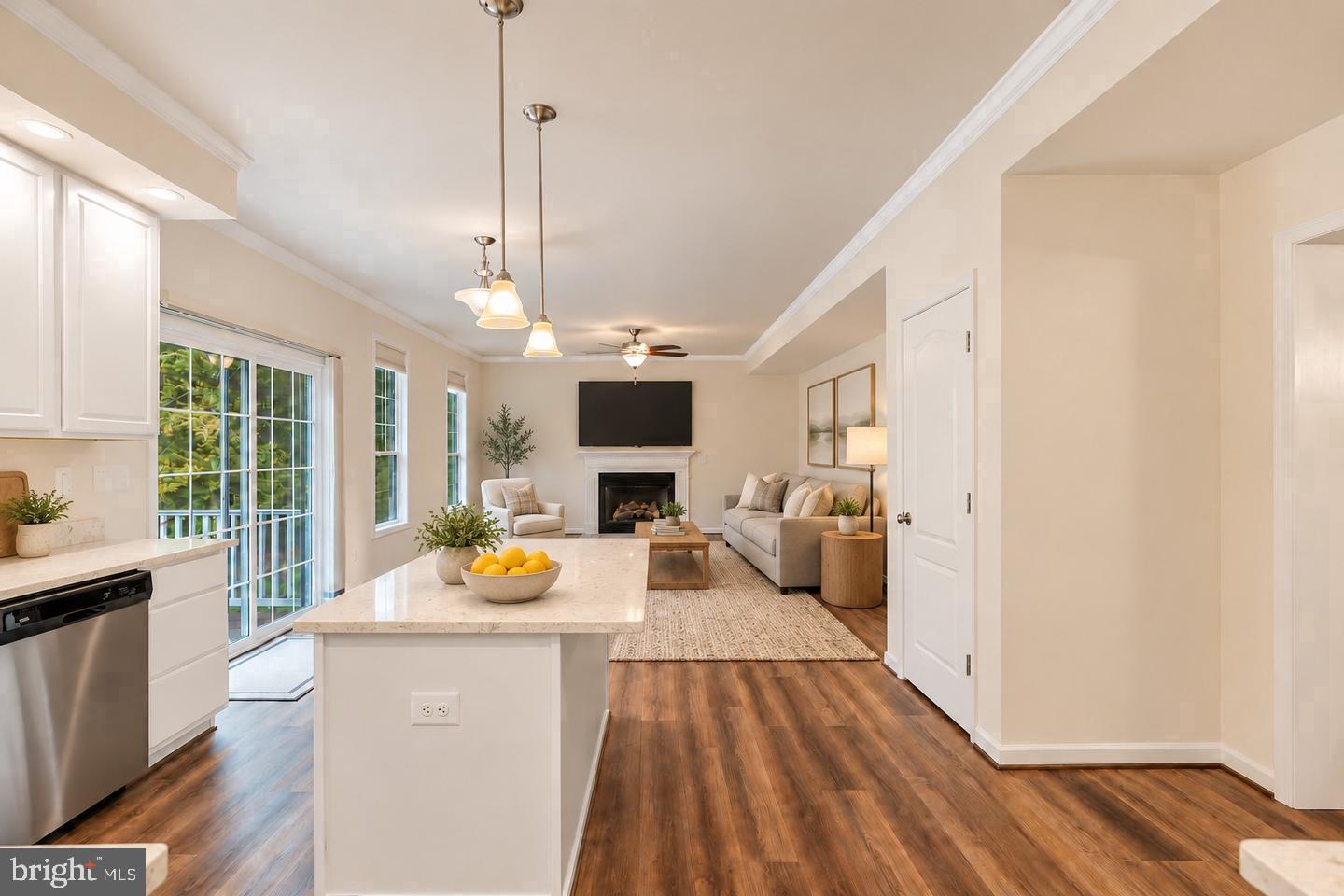 7742 HILLSDALE LANE