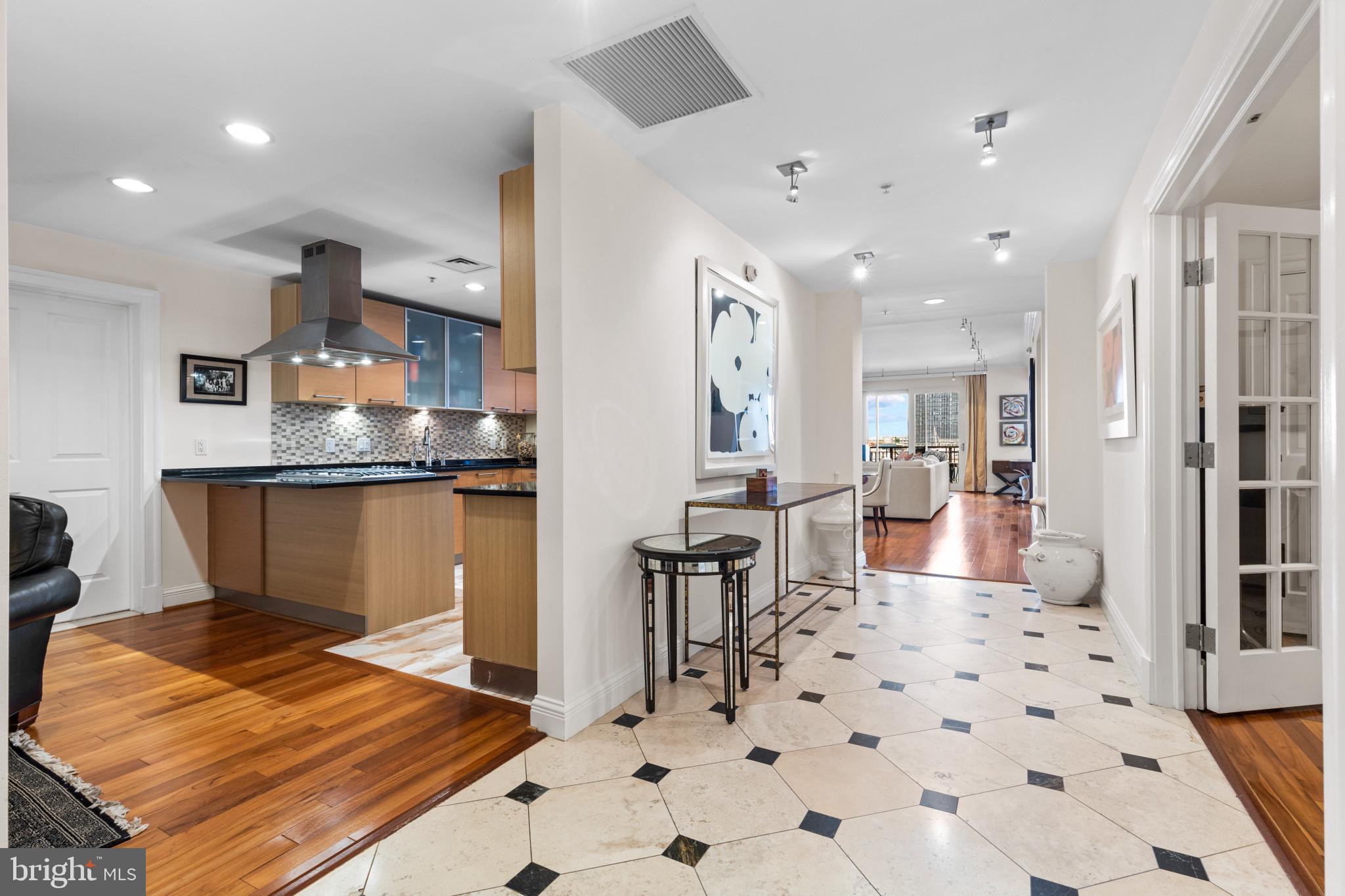 THE RITZ-CARLTON RESIDENCES - Residential Lease