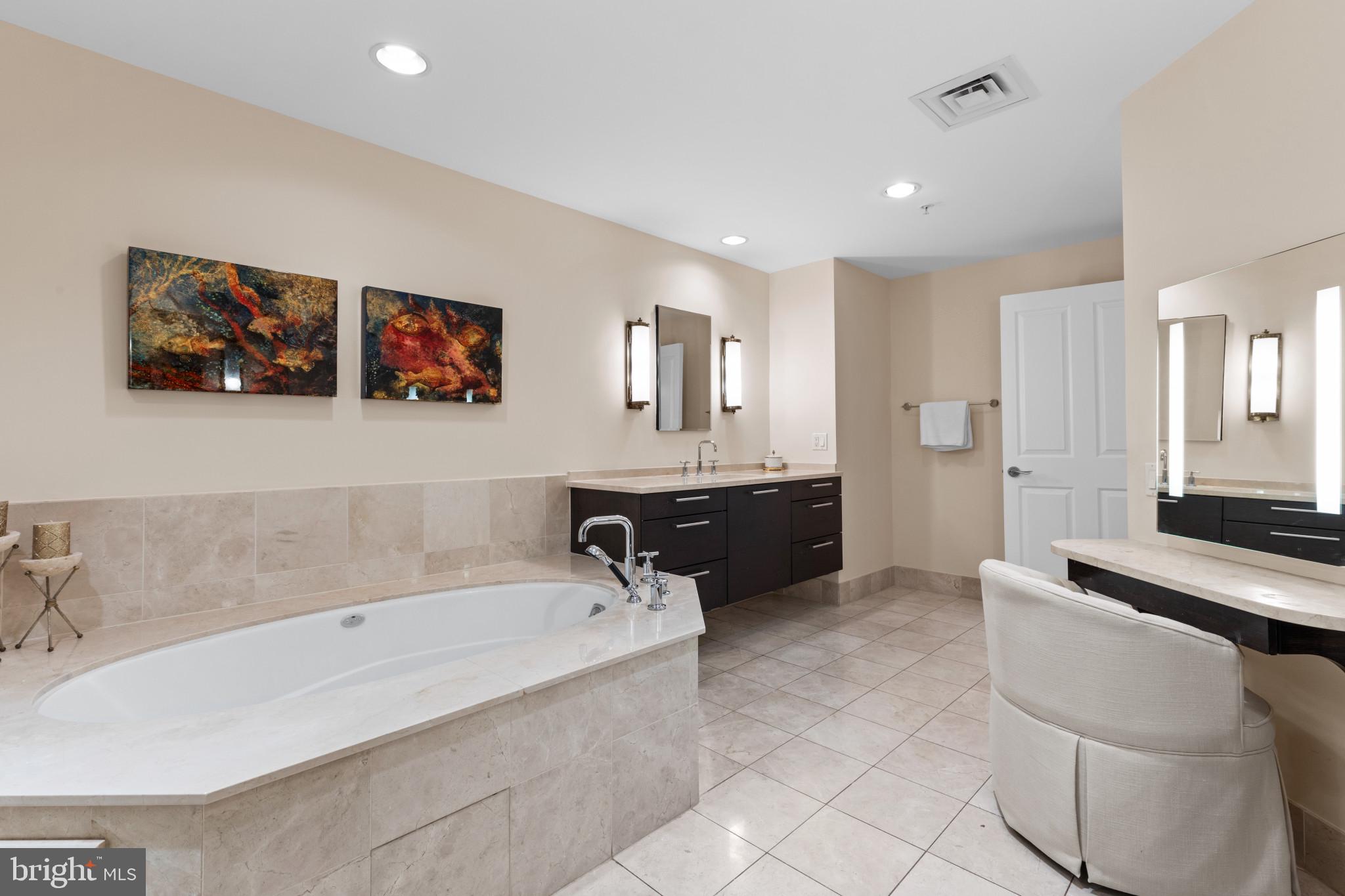 THE RITZ-CARLTON RESIDENCES - Residential Lease