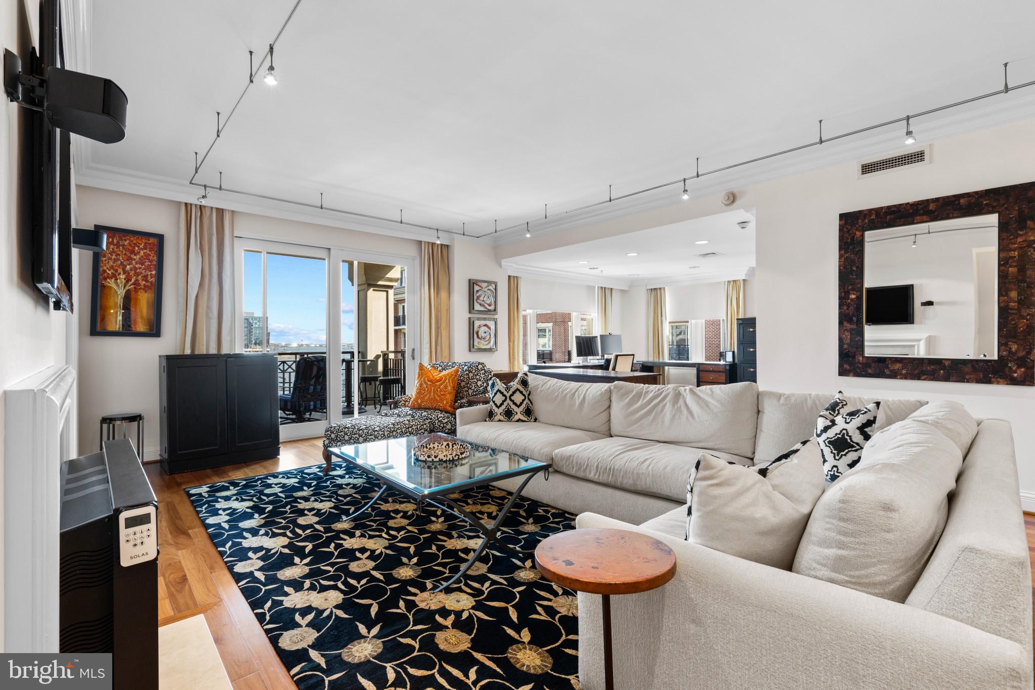 THE RITZ-CARLTON RESIDENCES - Residential Lease