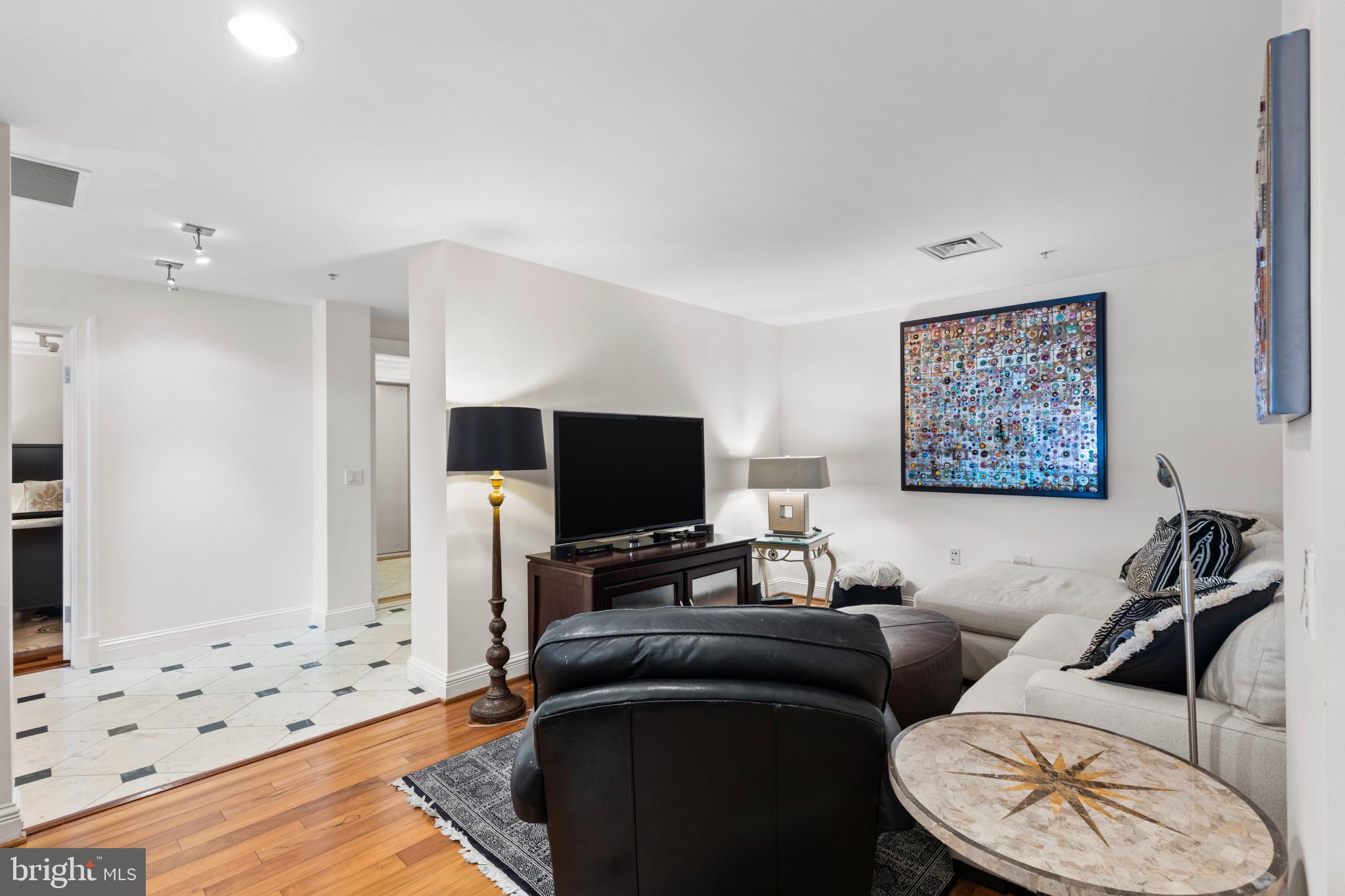 THE RITZ-CARLTON RESIDENCES - Residential Lease