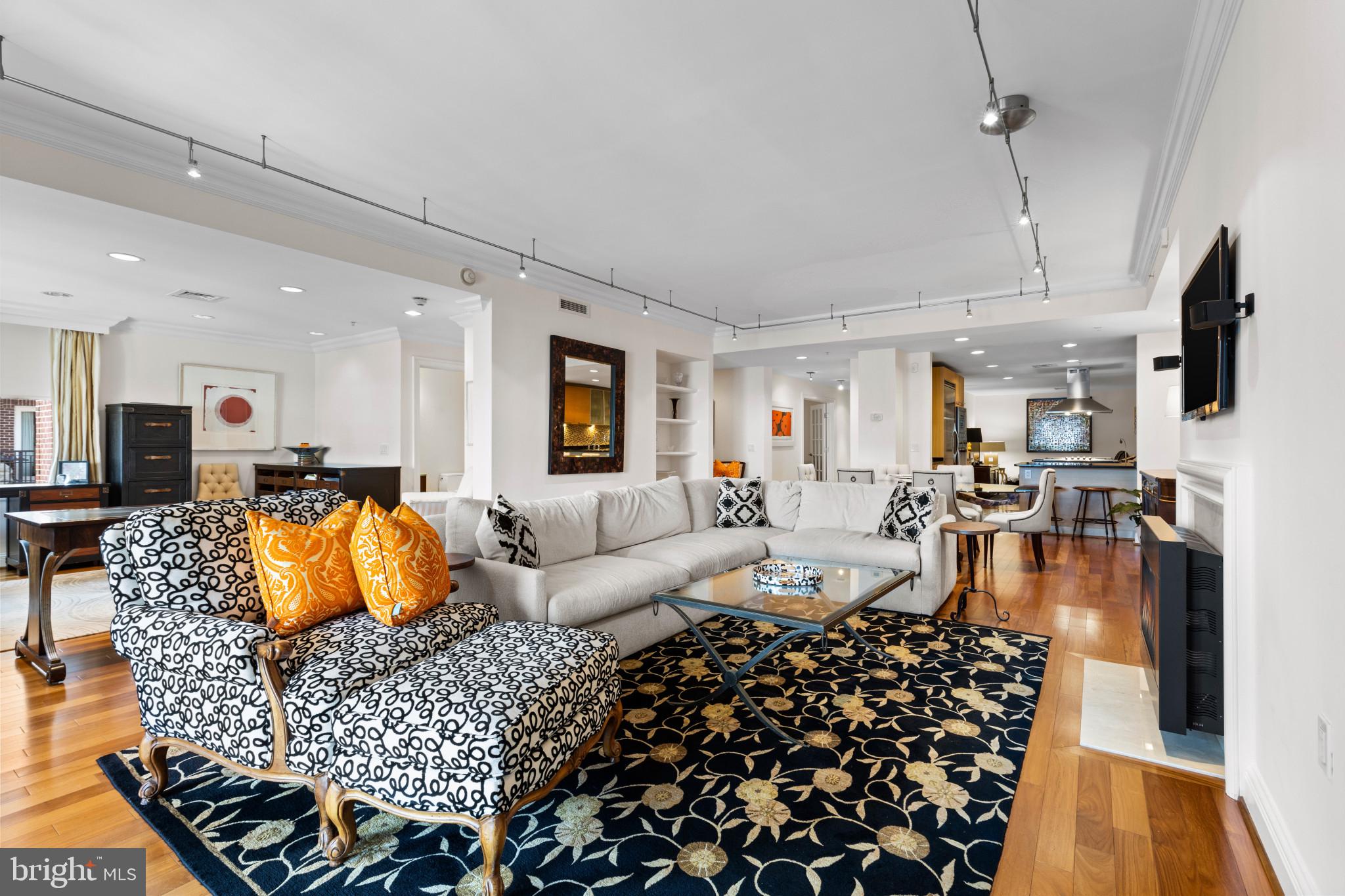 THE RITZ-CARLTON RESIDENCES - Residential Lease