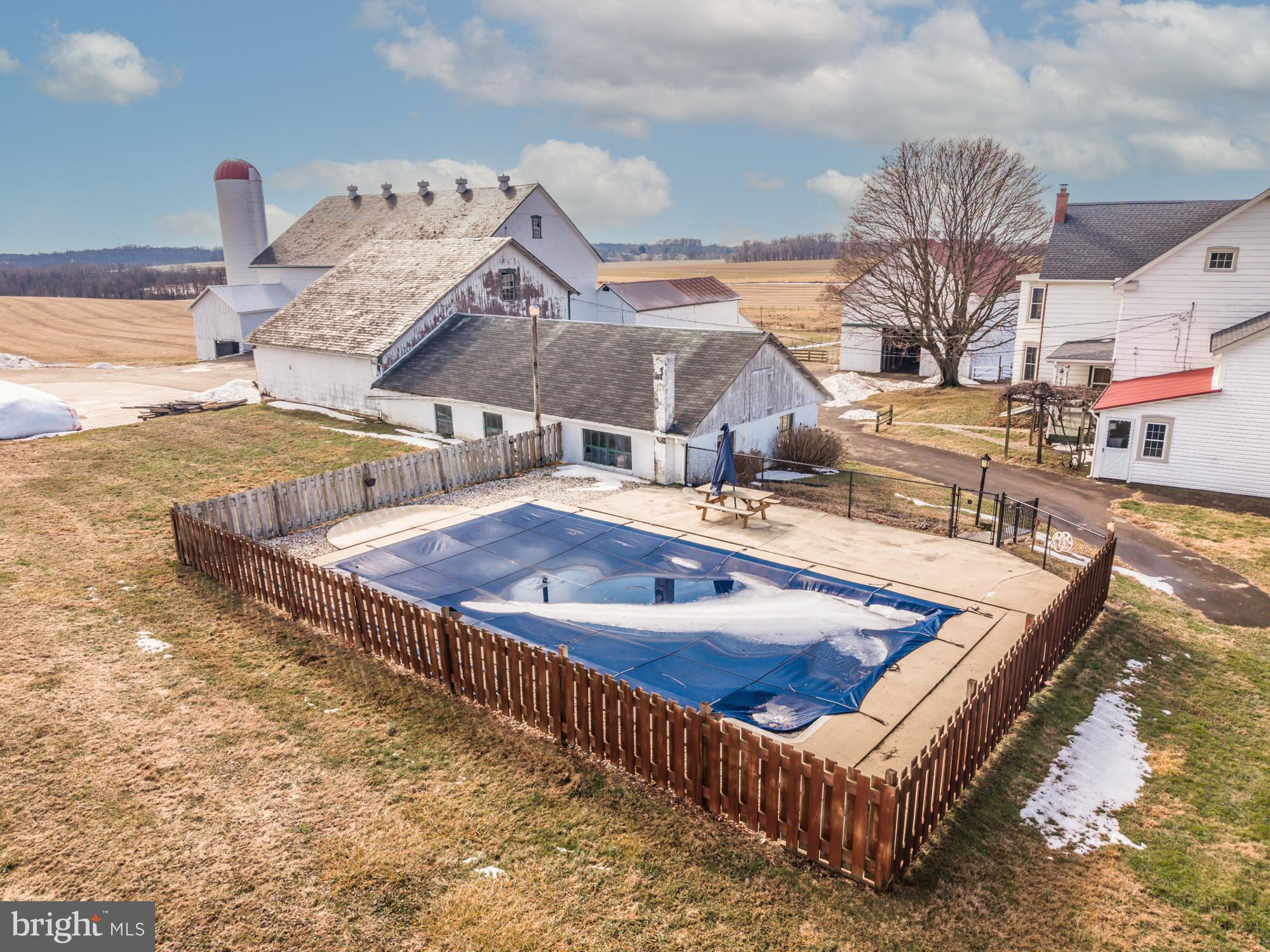 LITTLE BRITAIN - Farm