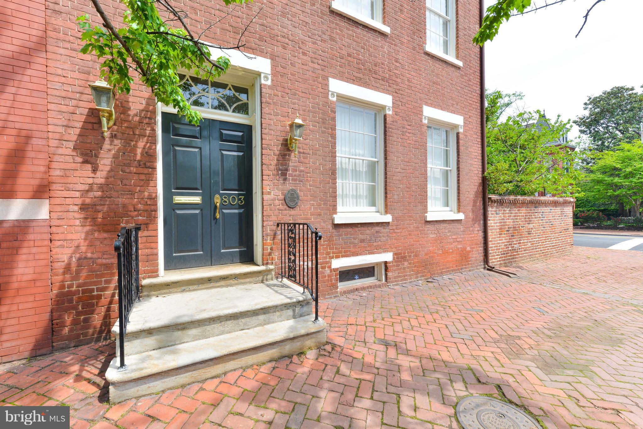 OLD TOWN - Commercial Sale