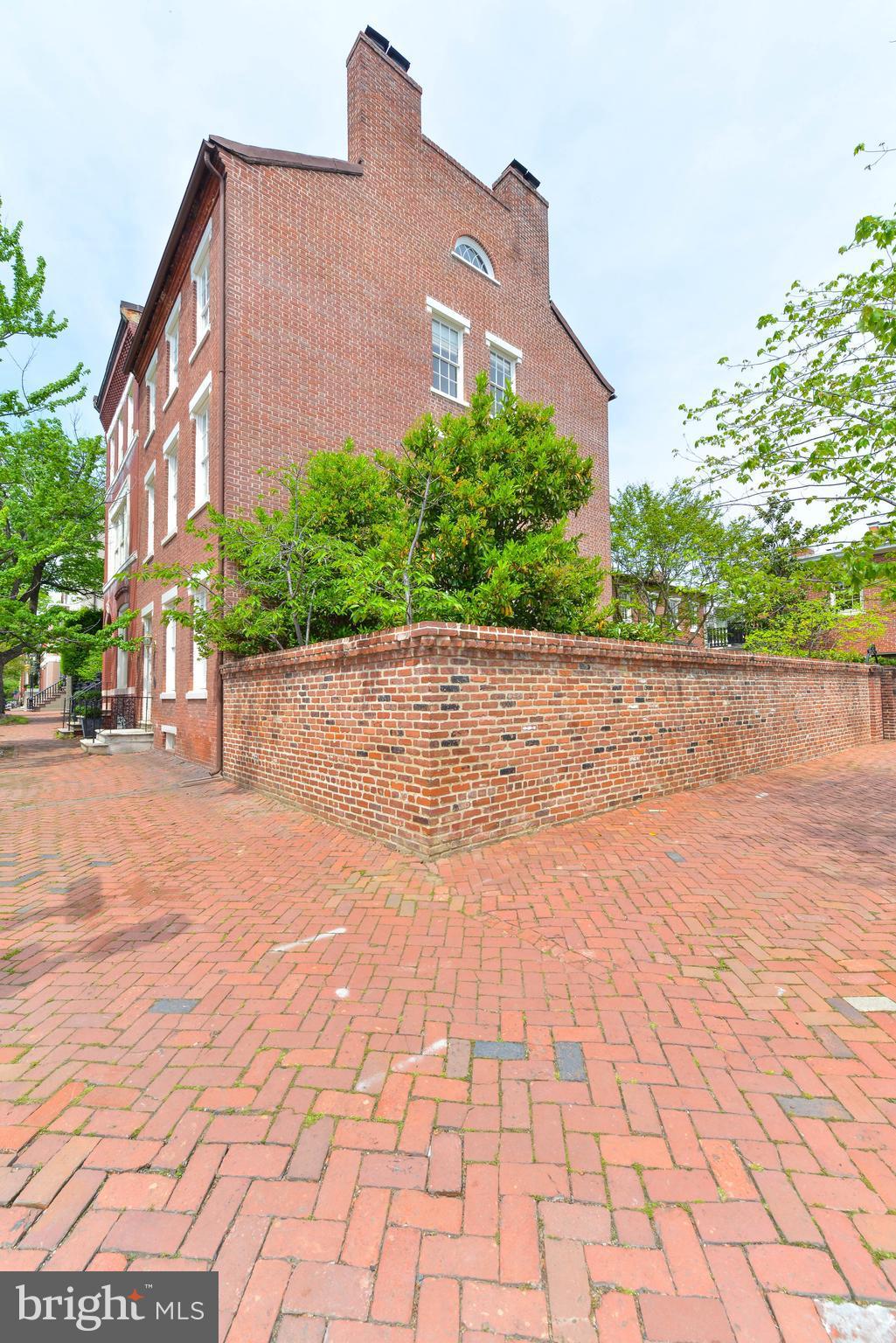 OLD TOWN - Commercial Sale