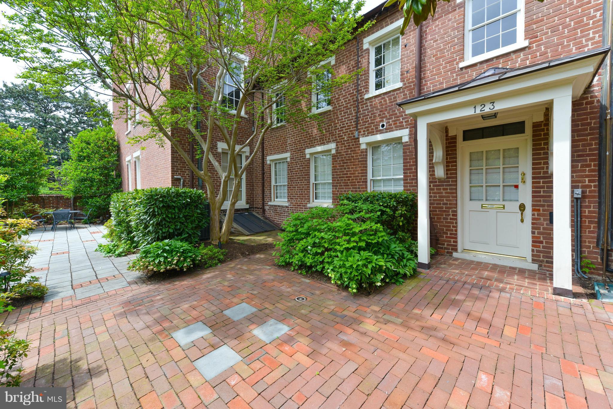 OLD TOWN - Commercial Sale