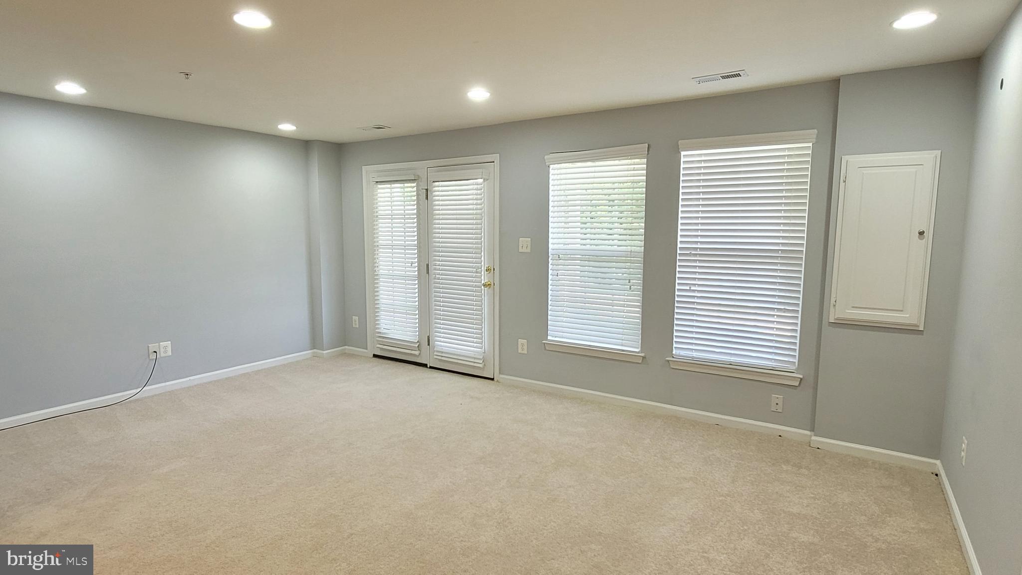 VILLAGES OF URBANA - Residential Lease