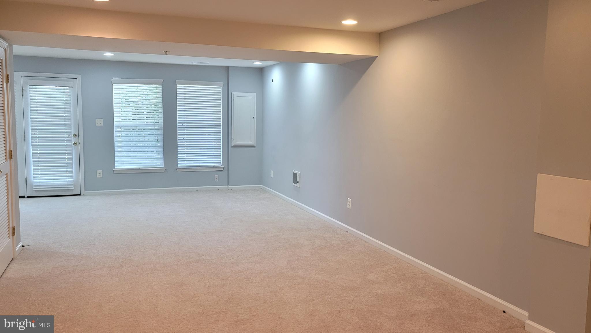 VILLAGES OF URBANA - Residential Lease