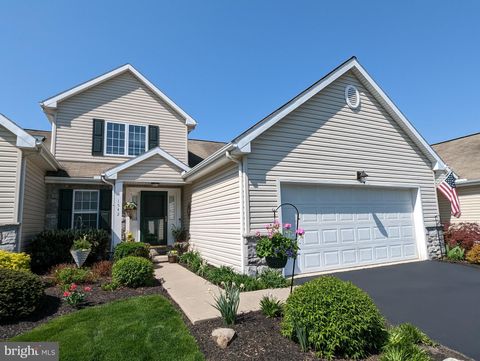 Photo of 1542 HICKORY RUN CT, ELIZABETHTOWN, PA 17022 (MLS # PALA2033902)