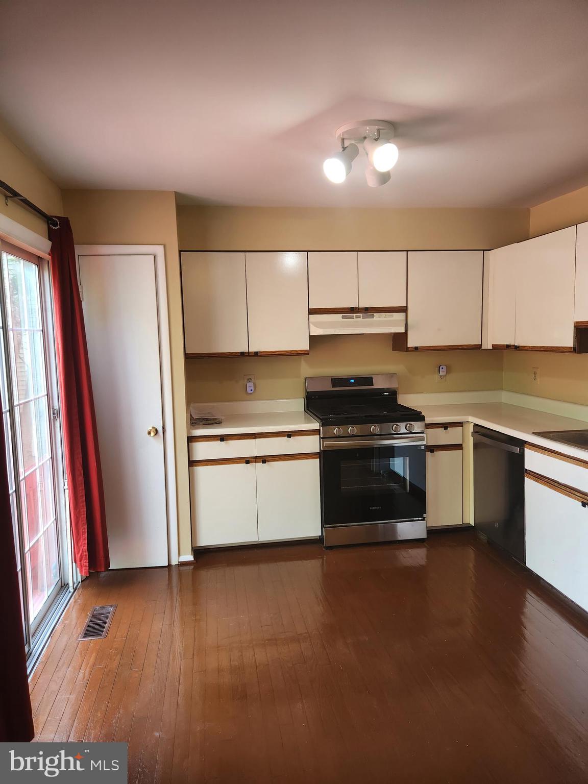 18314 HALLMARK COURT