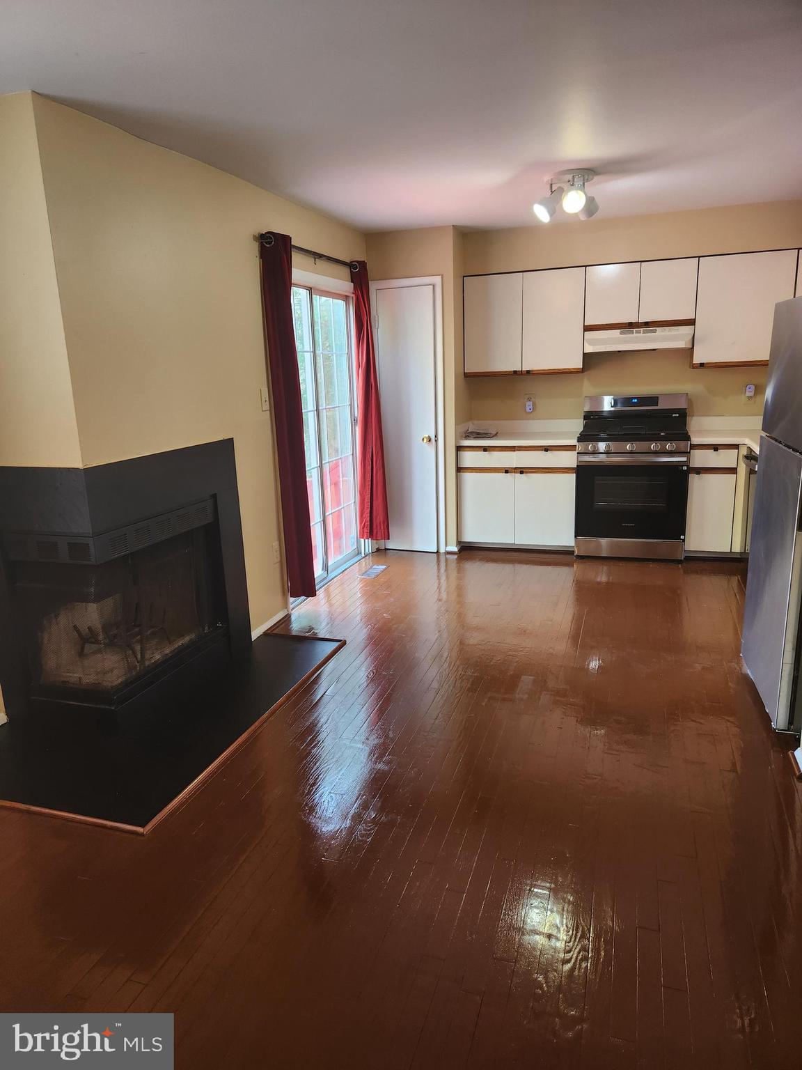 18314 HALLMARK COURT