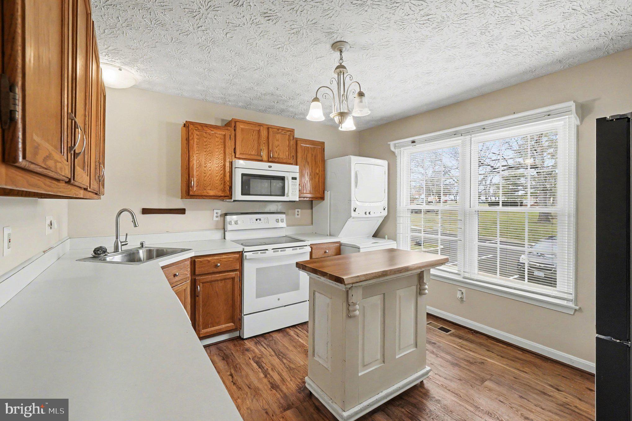 BRIGHT OAKS - Residential