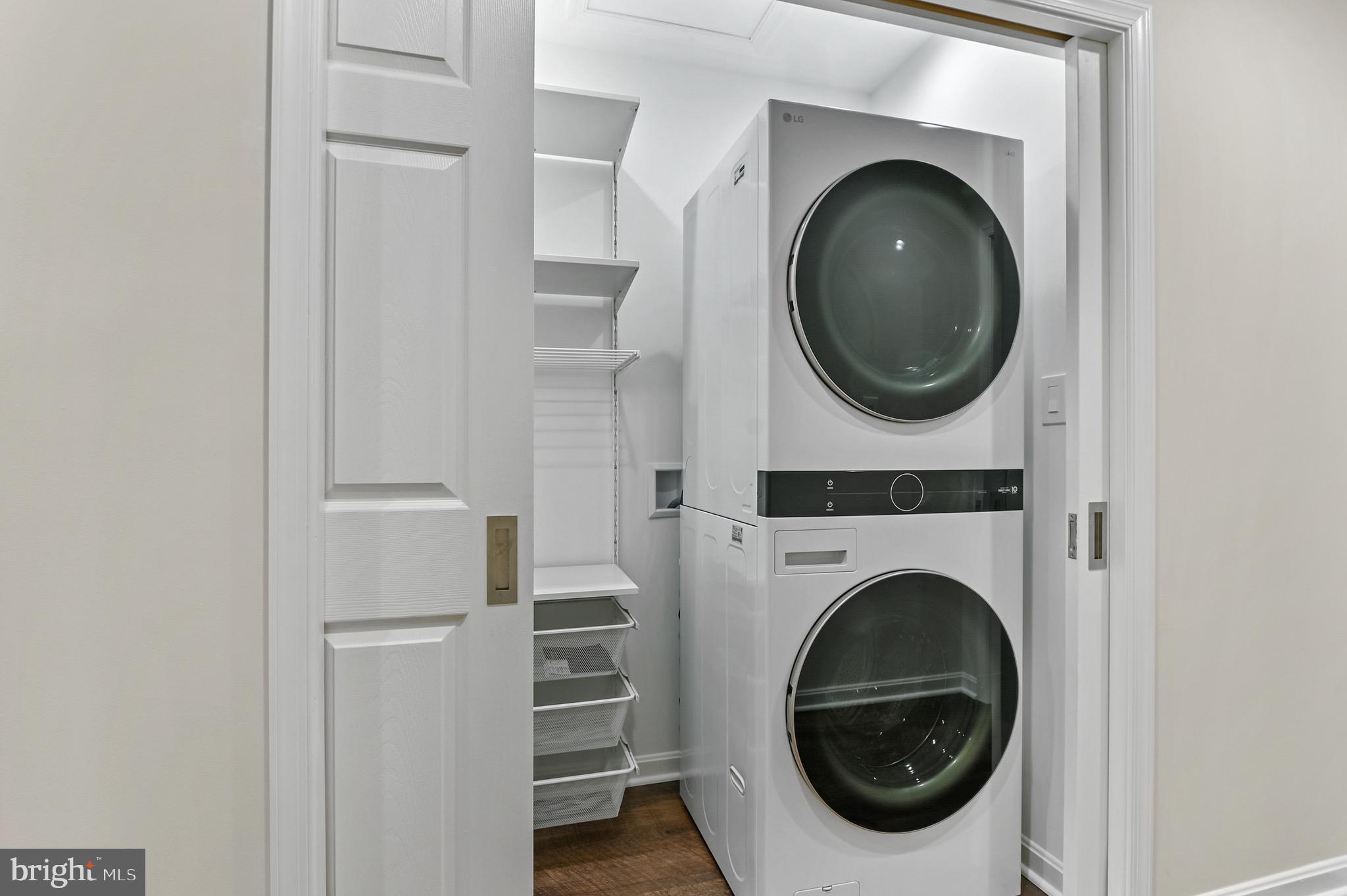 FAIRFAX STATION - Residential