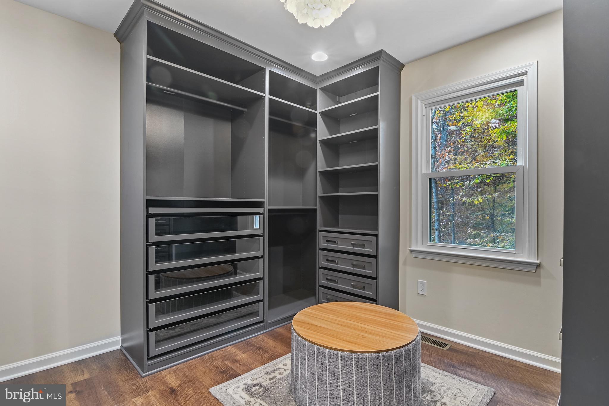 FAIRFAX STATION - Residential