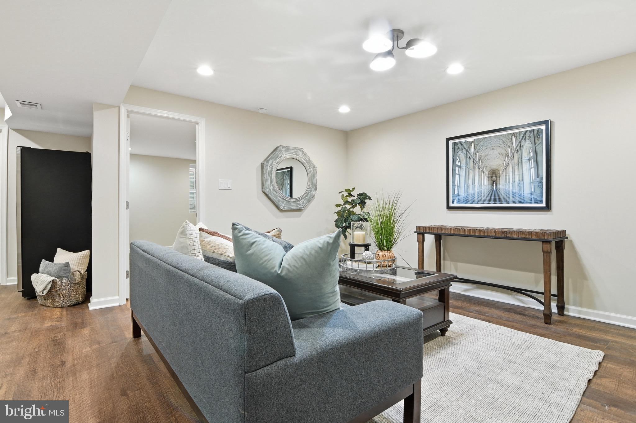 FAIRFAX STATION - Residential