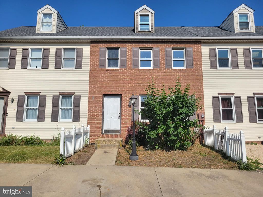 Photo of 202 HEATHERWOOD DR, EPHRATA, PA 17522 (MLS # PALA2035858)