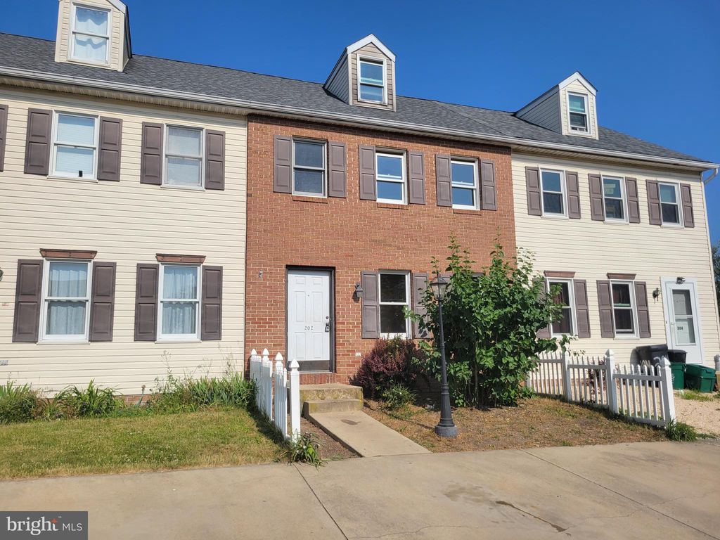 Photo of 202 HEATHERWOOD DR, EPHRATA, PA 17522 (MLS # PALA2035858)