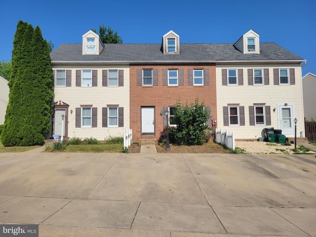 Photo of 202 HEATHERWOOD DR, EPHRATA, PA 17522 (MLS # PALA2035858)
