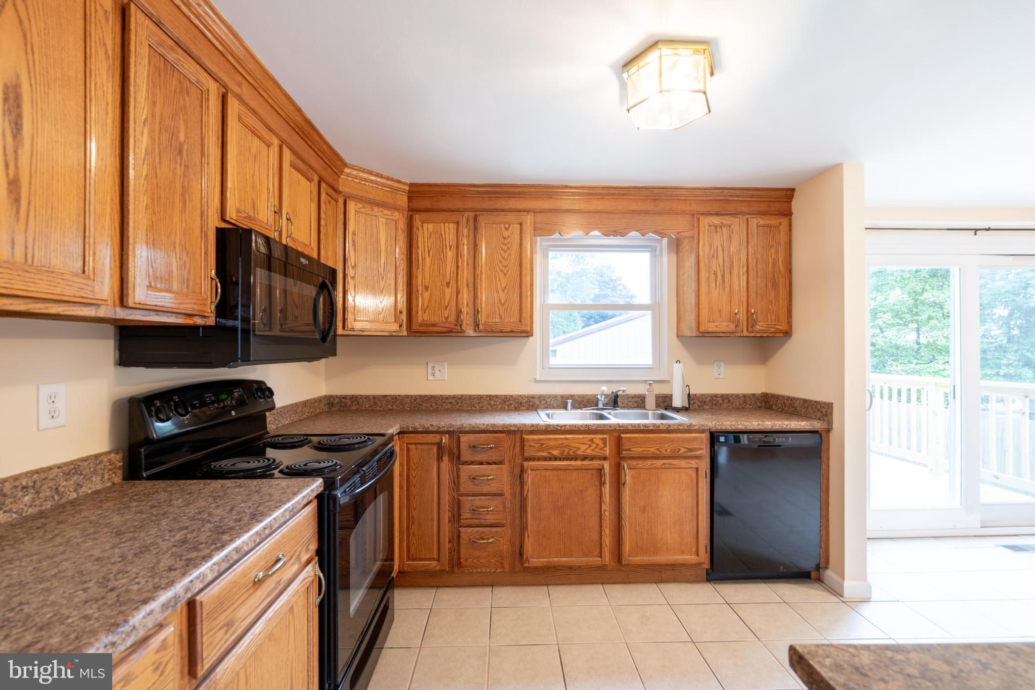2 ZEPHYR COURT
