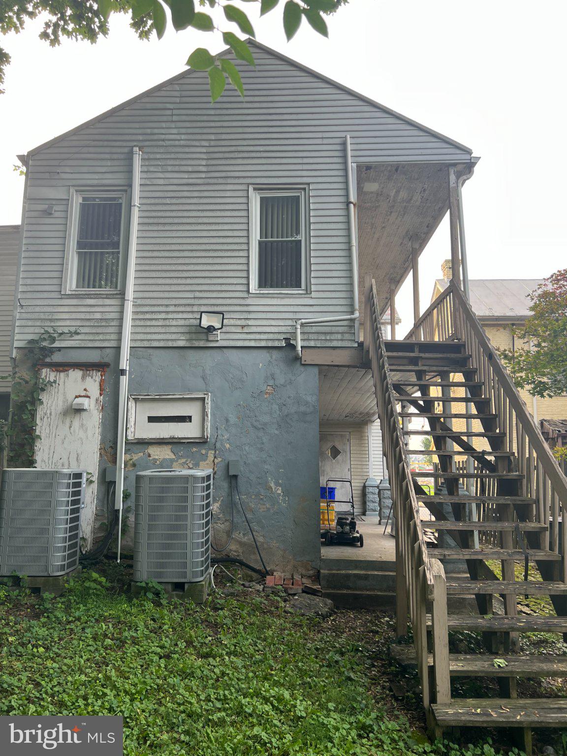 328 E. KING STREET E