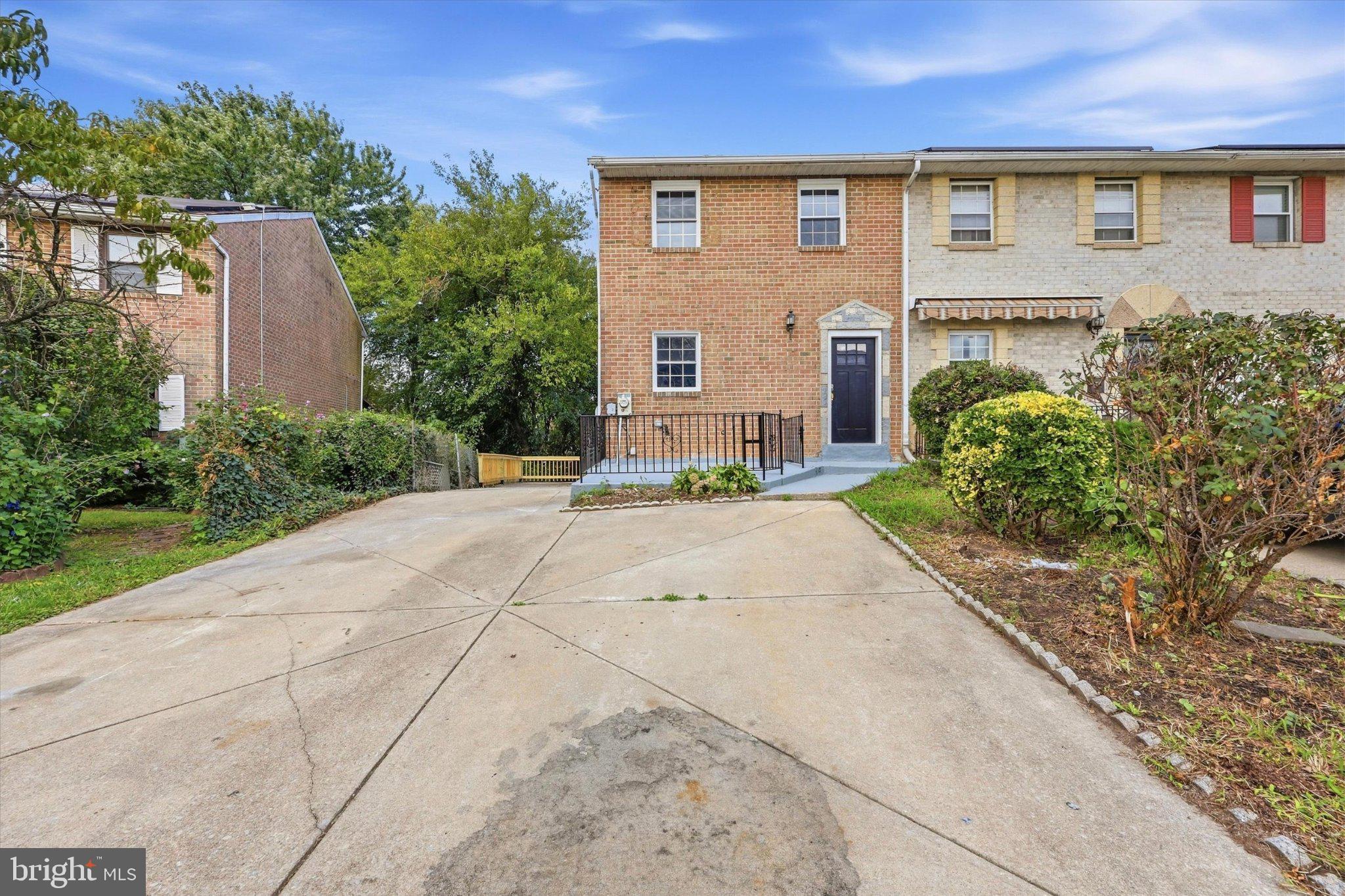 1552 ROOSEVELT DRIVE