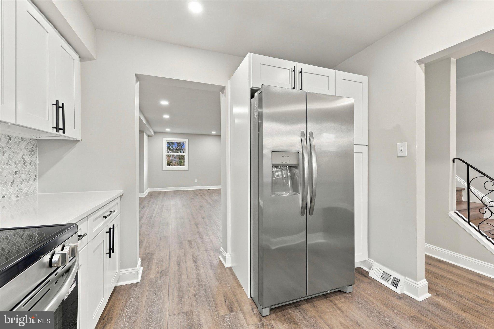 1552 ROOSEVELT DRIVE