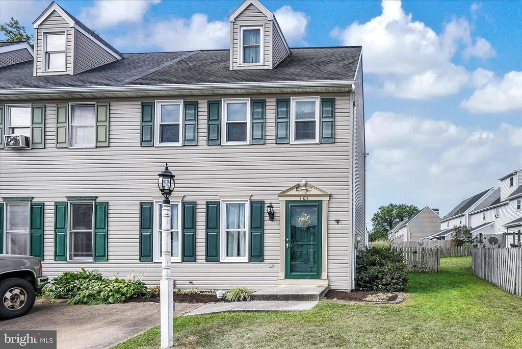 Photo of 101 GARRETT CIR, EPHRATA, PA 17522 (MLS # PALA2039550)