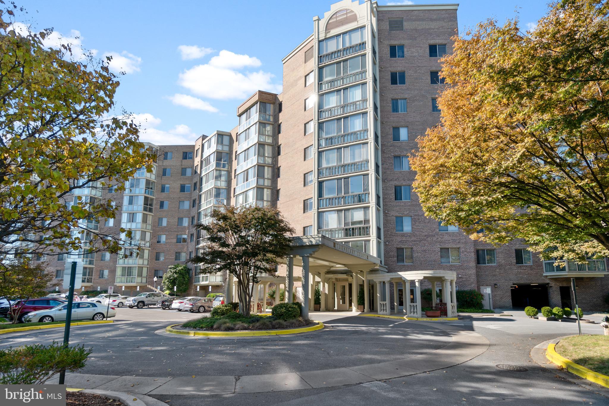 TURNBERRY COURTS AT LEIS - Residential