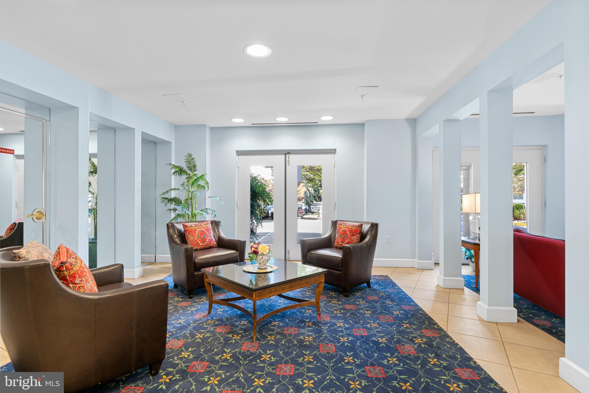 TURNBERRY COURTS AT LEIS - Residential