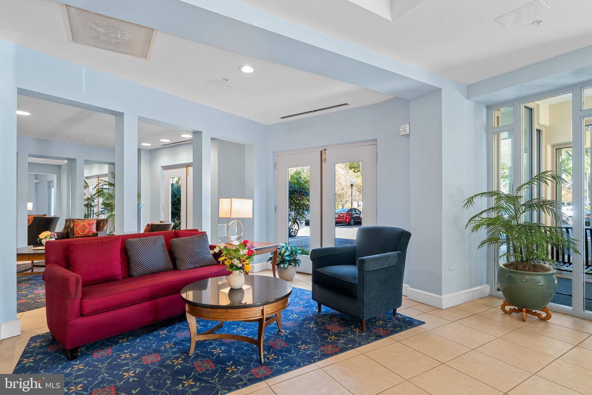 TURNBERRY COURTS AT LEIS - Residential