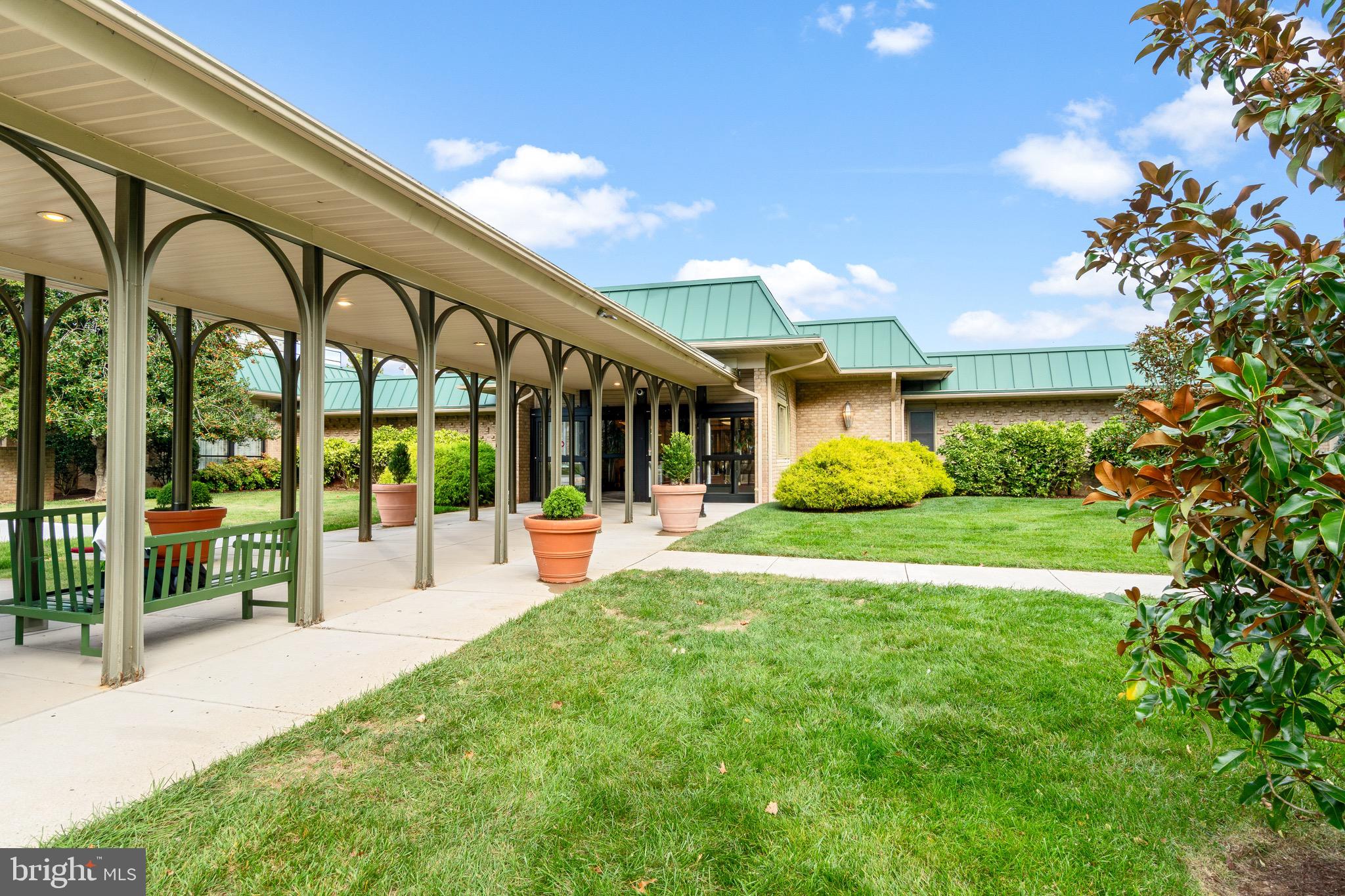 TURNBERRY COURTS AT LEIS - Residential