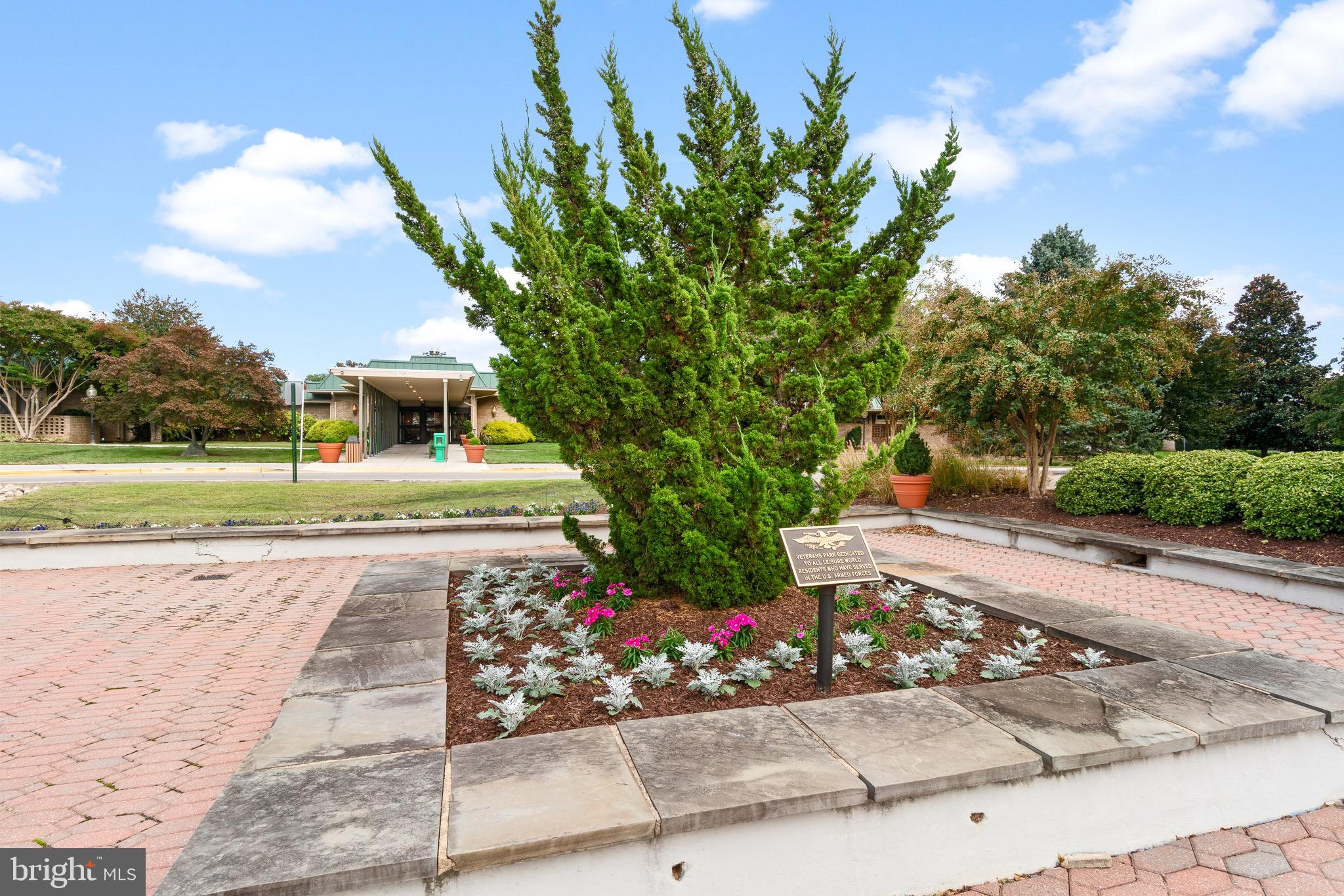 TURNBERRY COURTS AT LEIS - Residential