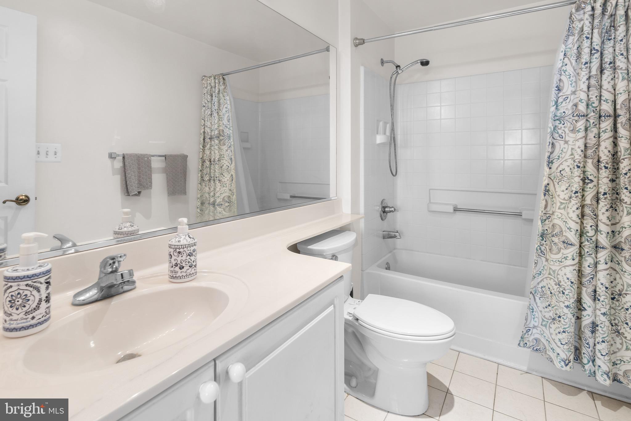 TURNBERRY COURTS AT LEIS - Residential