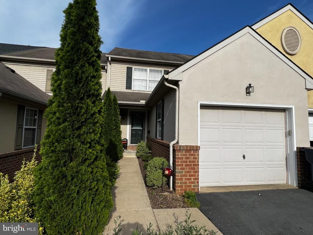 Photo of 1545 QUEEN LN, LANCASTER, PA 17601 (MLS # PALA2033152)