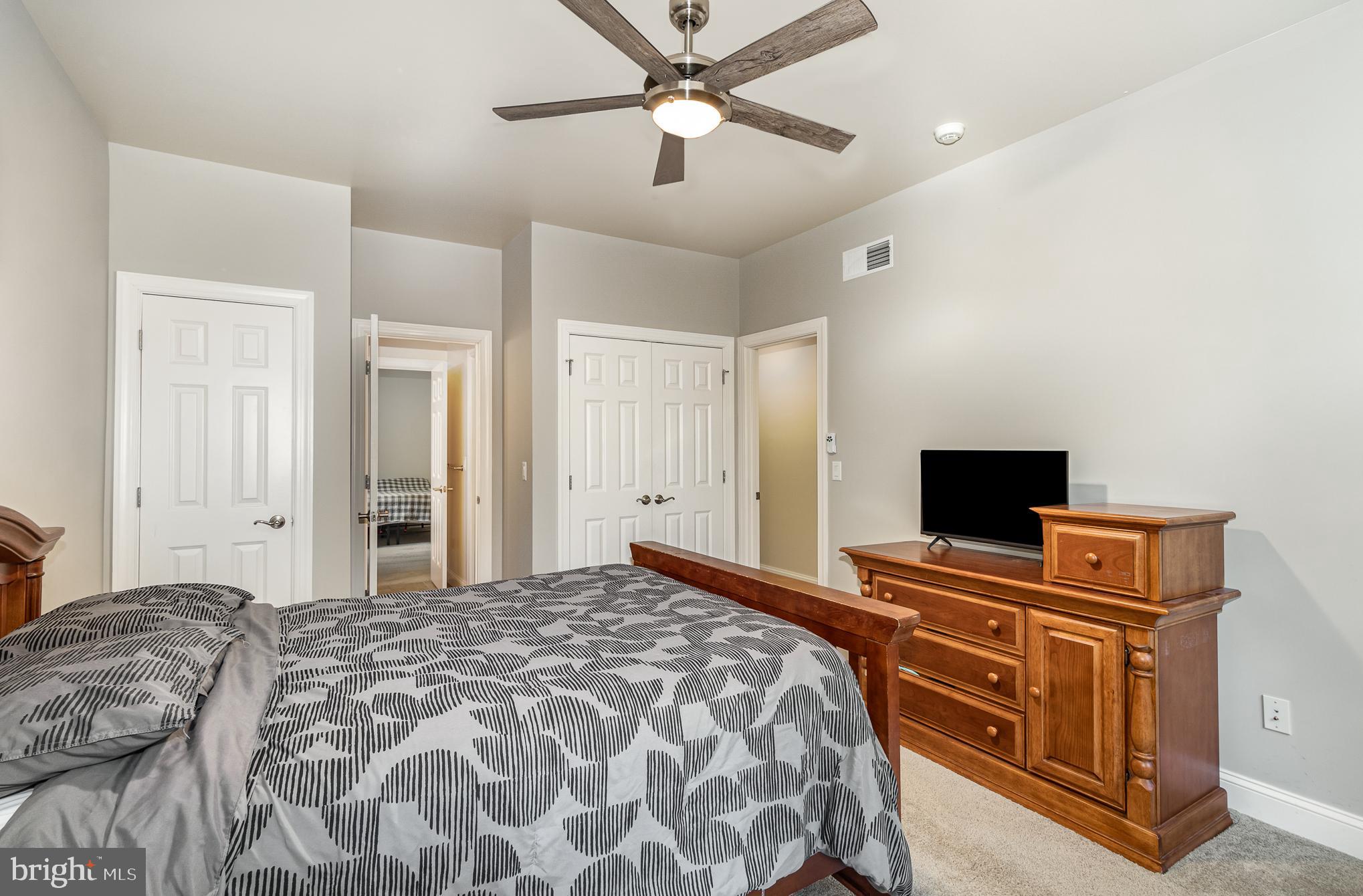 WILLOW LAKE - Residential