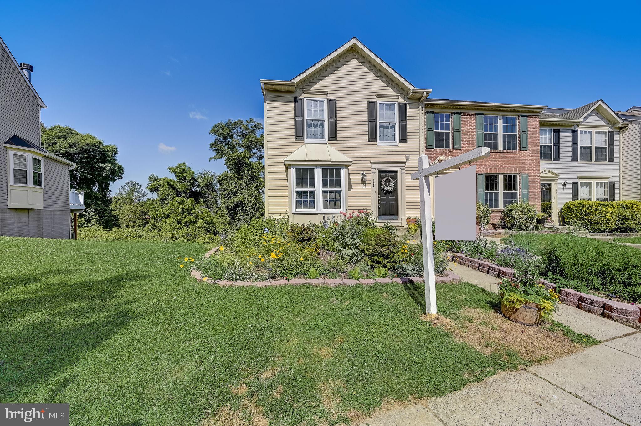 CONSTANT FRIENDSHIP - Residential