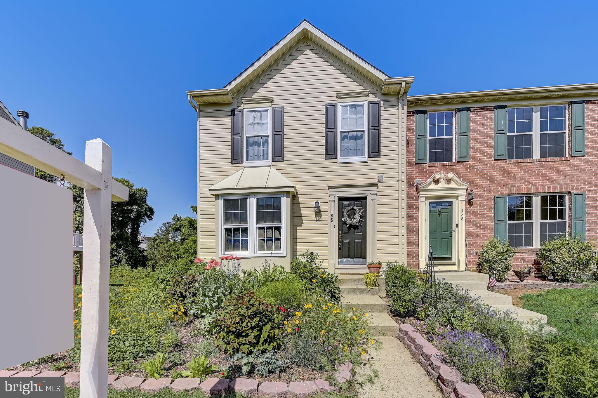 CONSTANT FRIENDSHIP - Residential