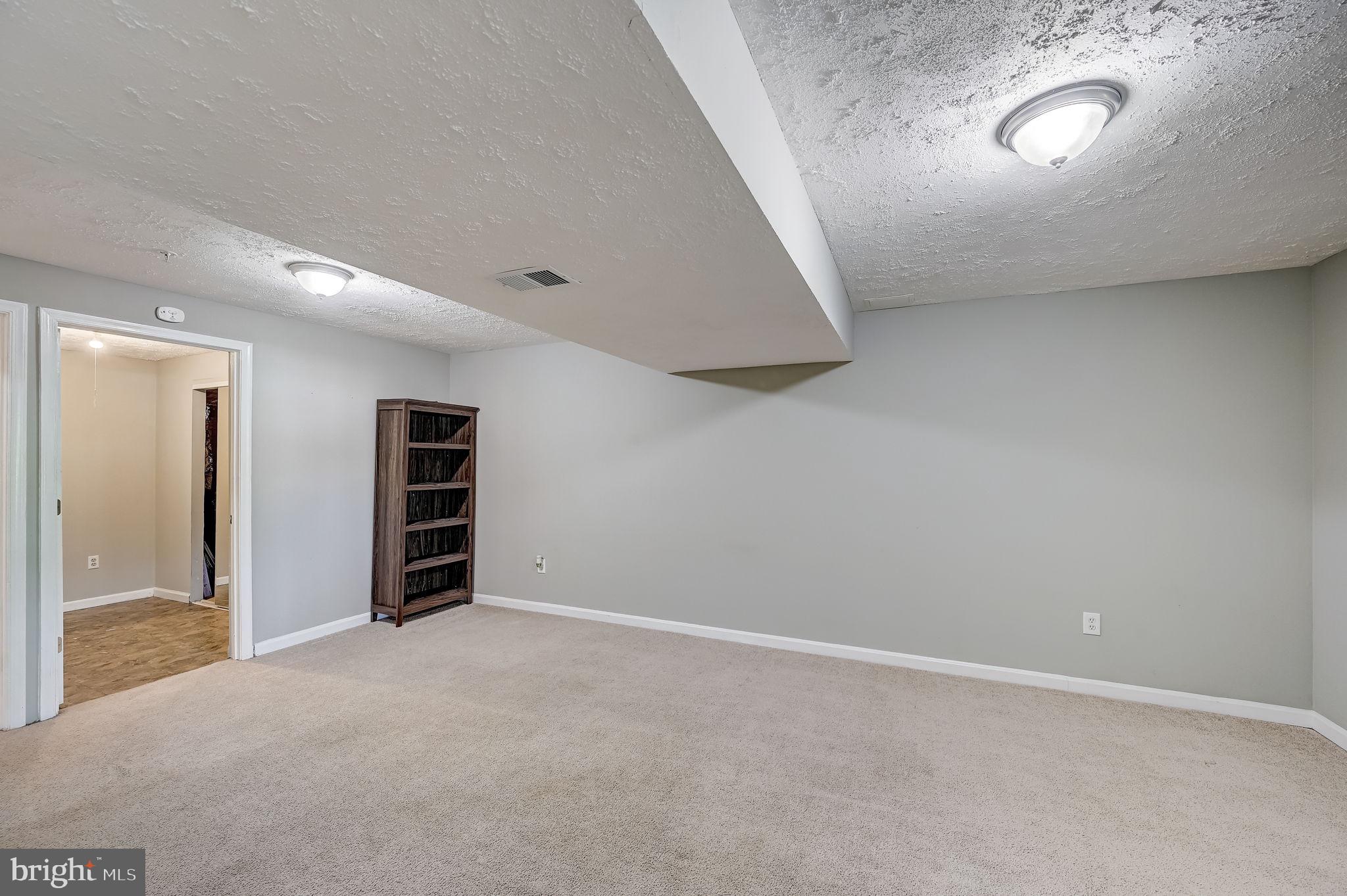 CONSTANT FRIENDSHIP - Residential