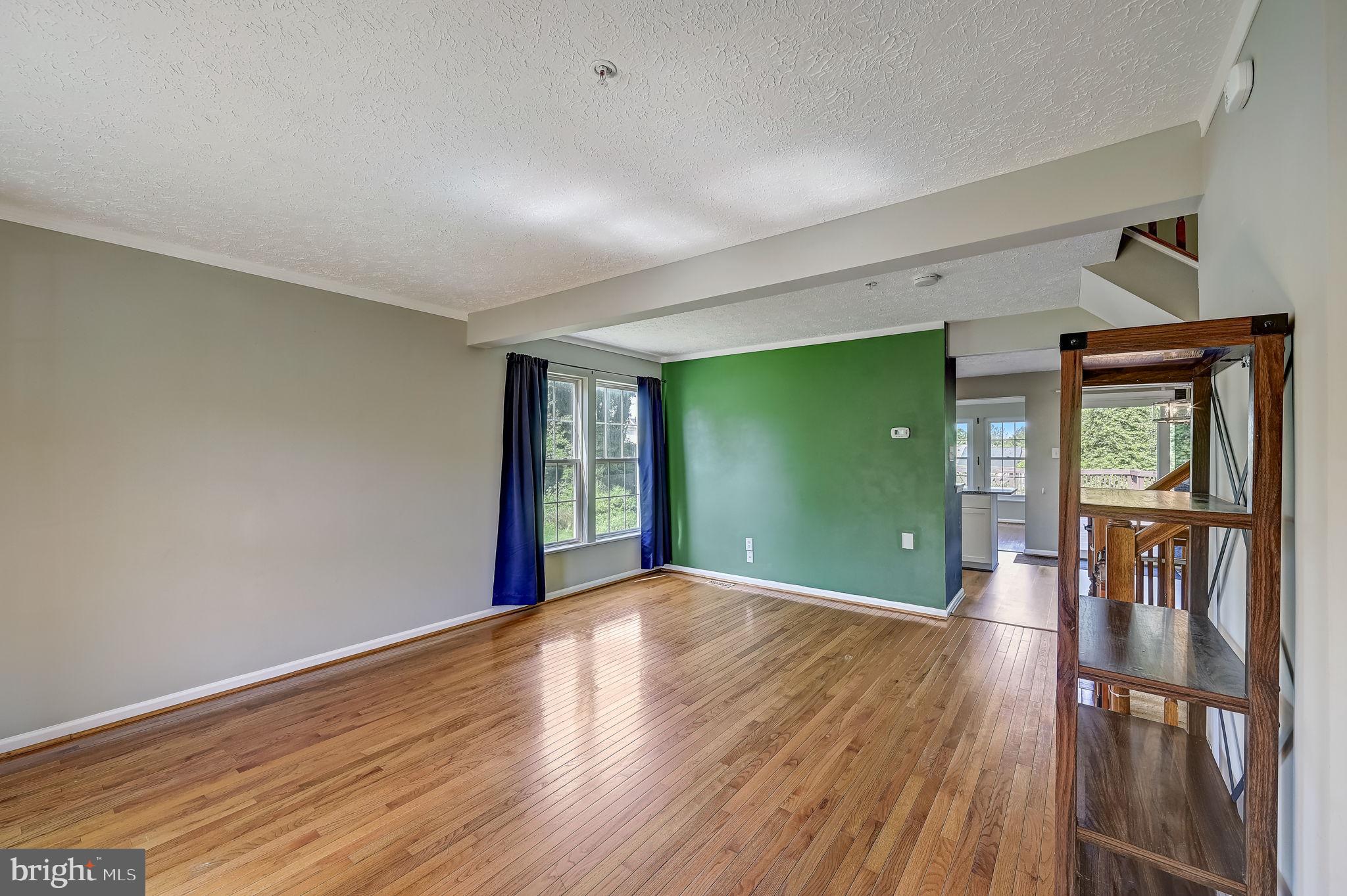 CONSTANT FRIENDSHIP - Residential