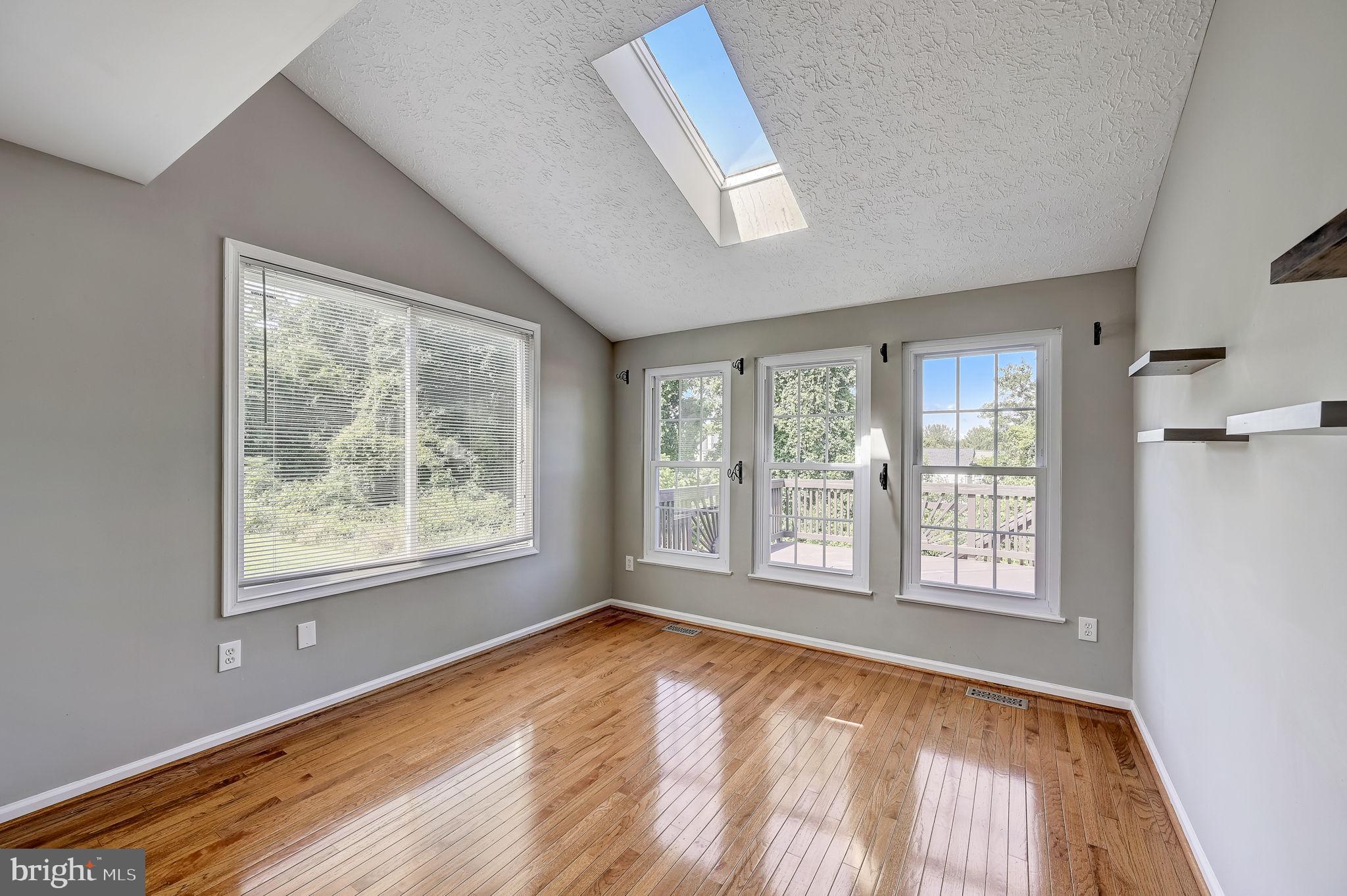 CONSTANT FRIENDSHIP - Residential