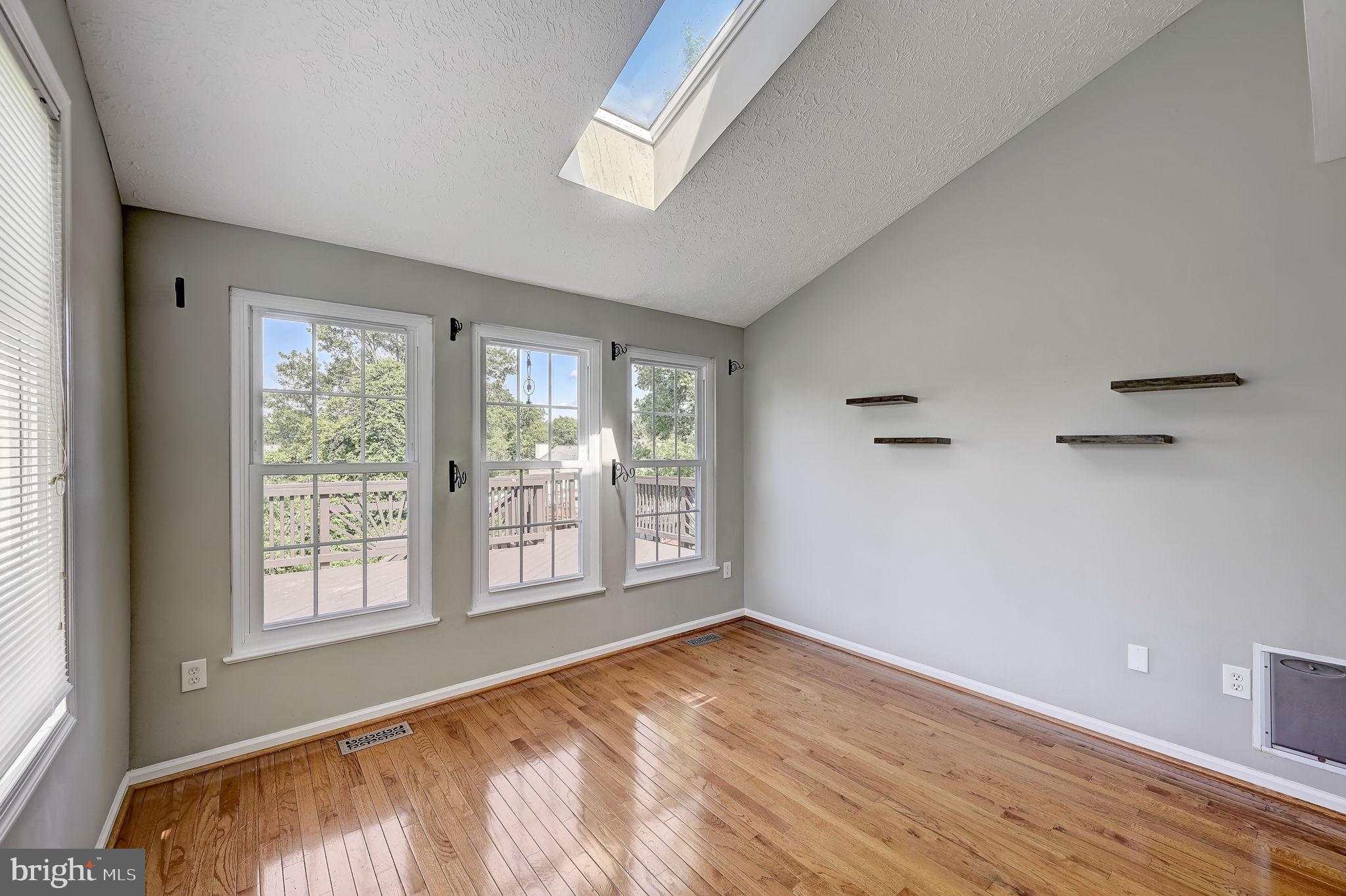 CONSTANT FRIENDSHIP - Residential