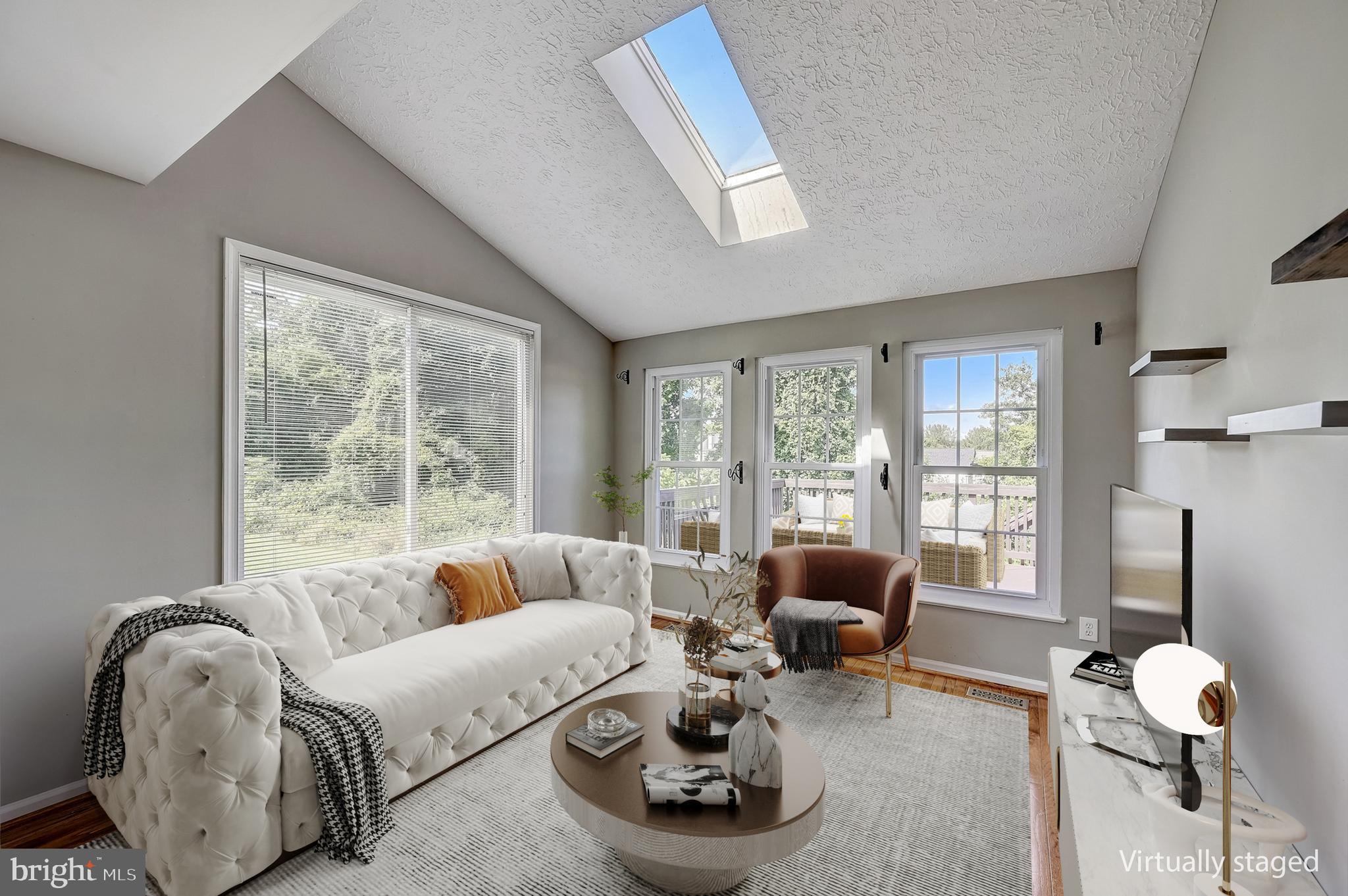 CONSTANT FRIENDSHIP - Residential