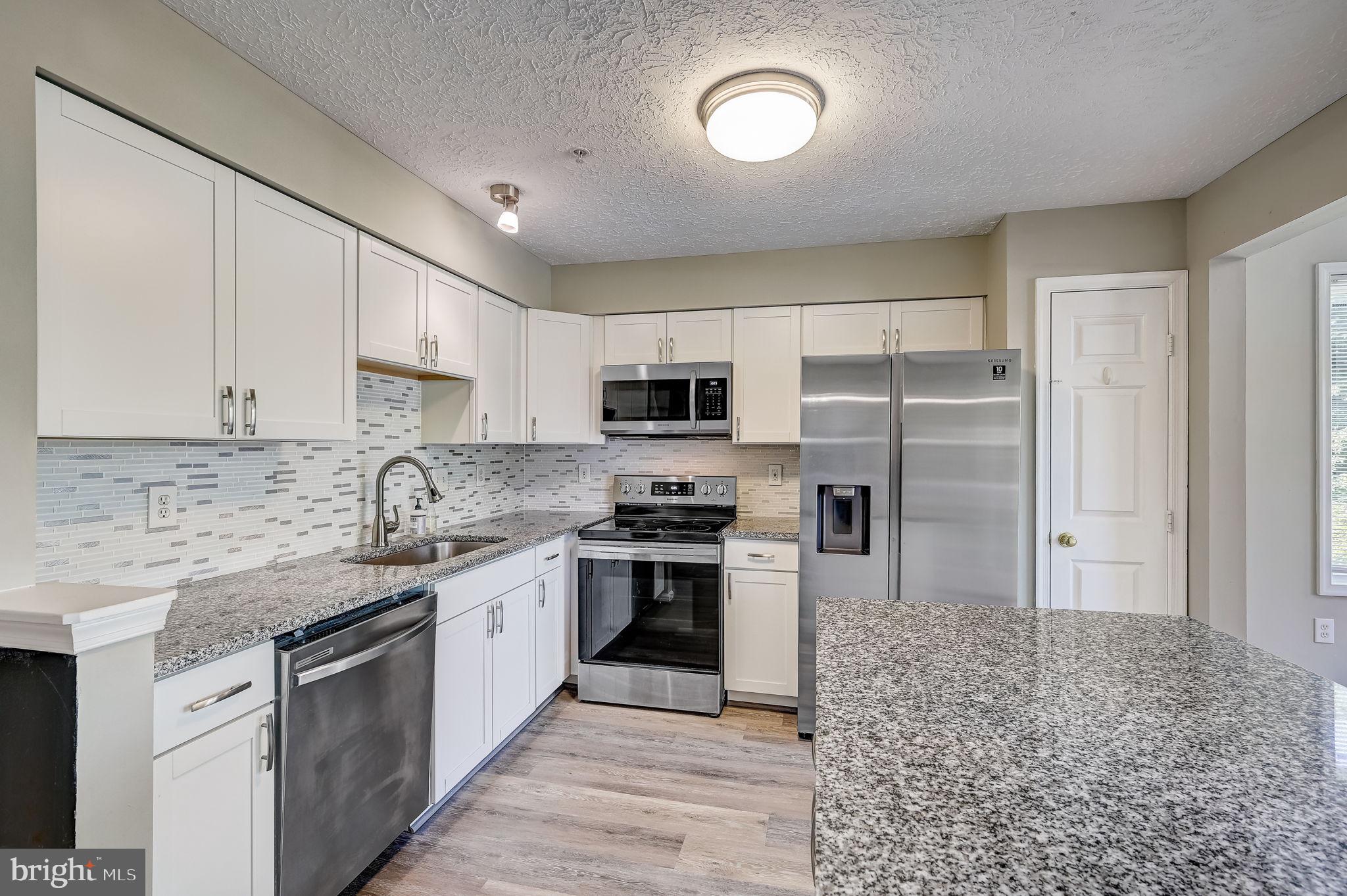 CONSTANT FRIENDSHIP - Residential