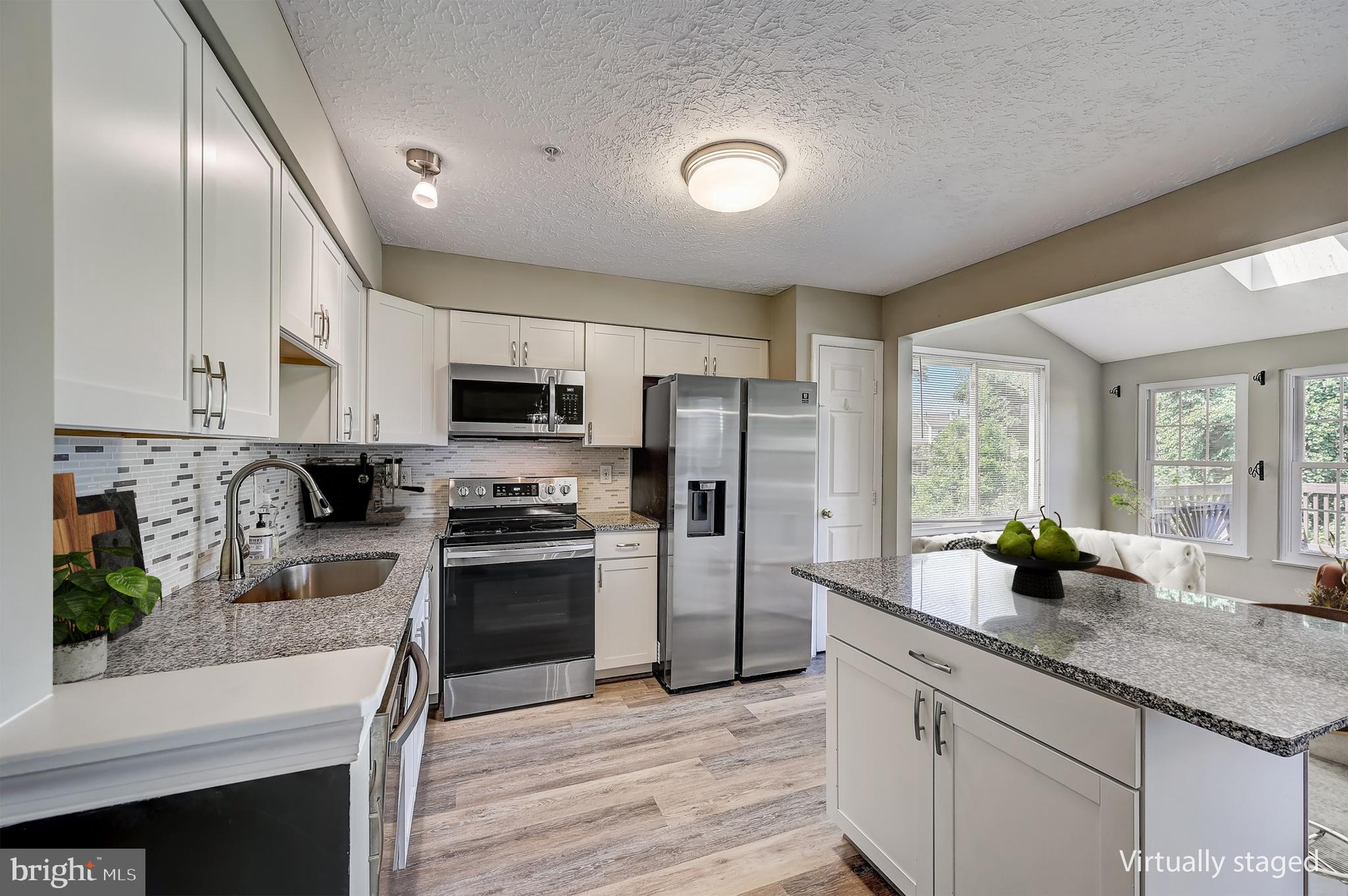 CONSTANT FRIENDSHIP - Residential